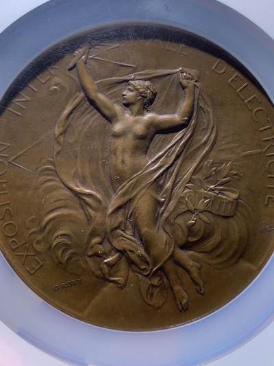 《竞宝斋》第437场 周日，周一2场连拍 （全场包邮） NGC MS63BN 法国1881年首届国际电力博览会纪念铜章，80mm，大师罗蒂作品，加大加厚盒。