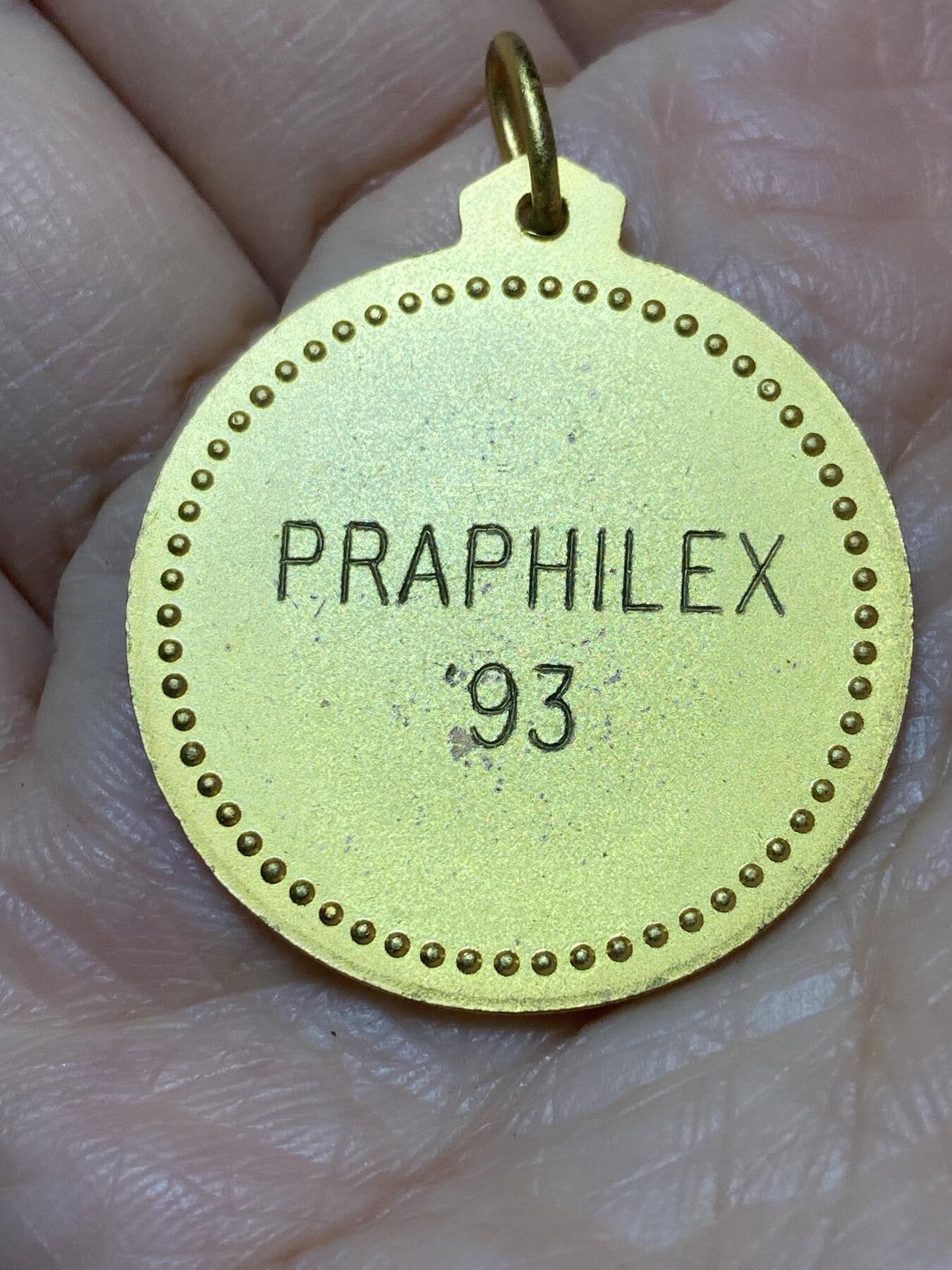 2025年第一百二十七场(总第一百五十三场）外国好品章牌、散币(免佣金) 镀金–邮币集藏主题纪念章，重10.77克