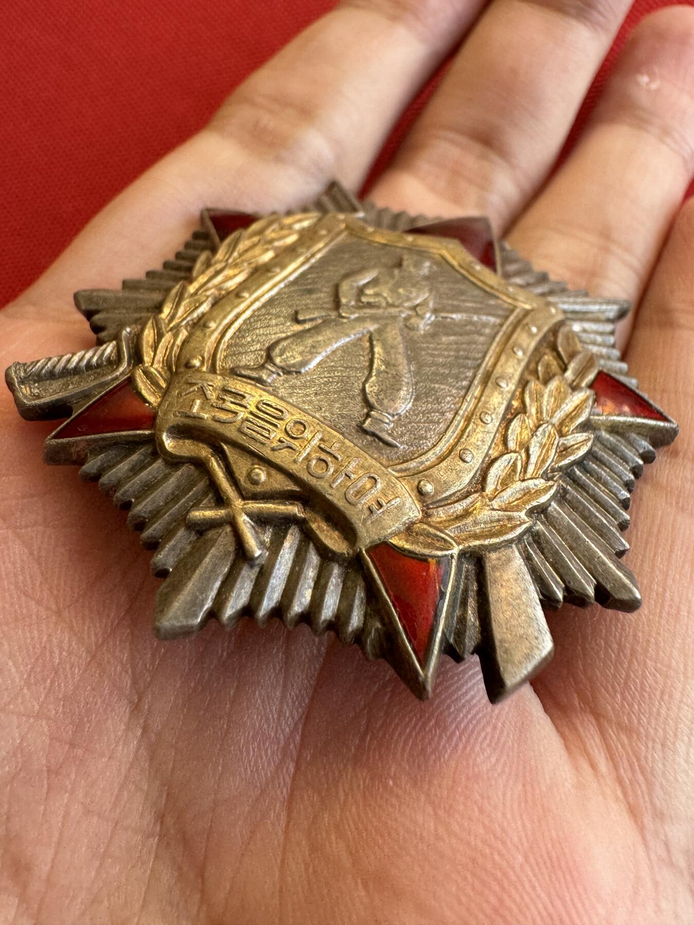 五哥徽章群   11号周二晚上八点4群联拍 银章