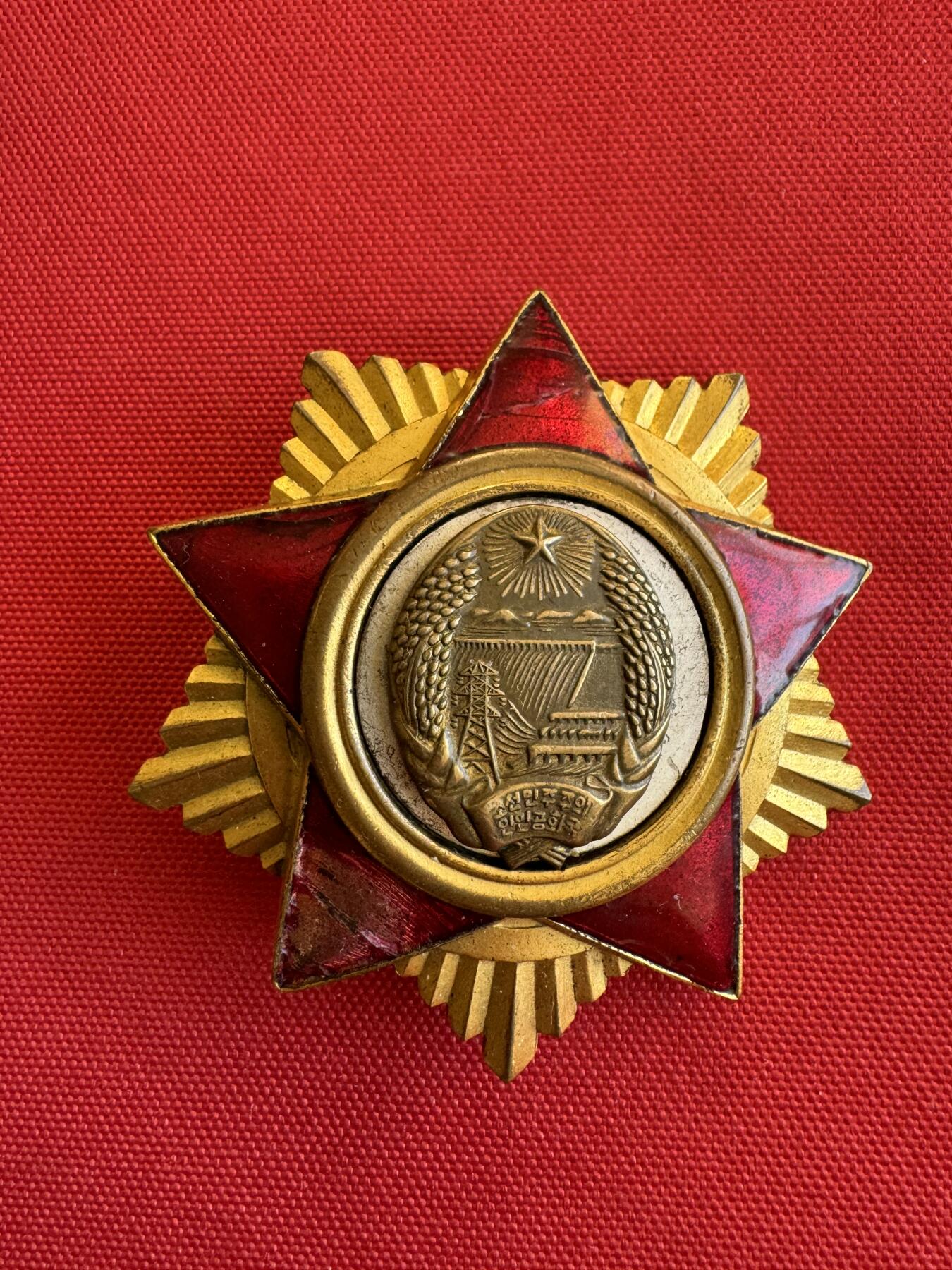 五哥徽章群   11号周二晚上八点4群联拍