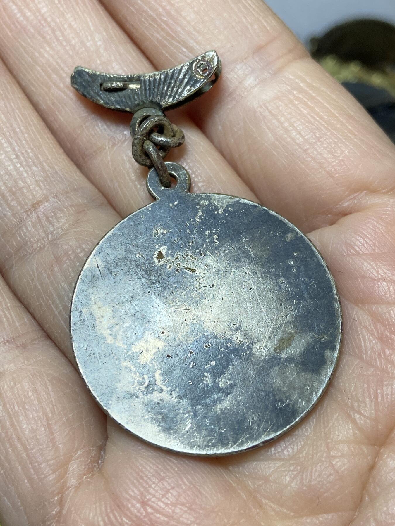 2025年第一百二十七场(总第一百五十三场）外国好品章牌、散币(免佣金) 牡羊座星座纪念章，重14.60克