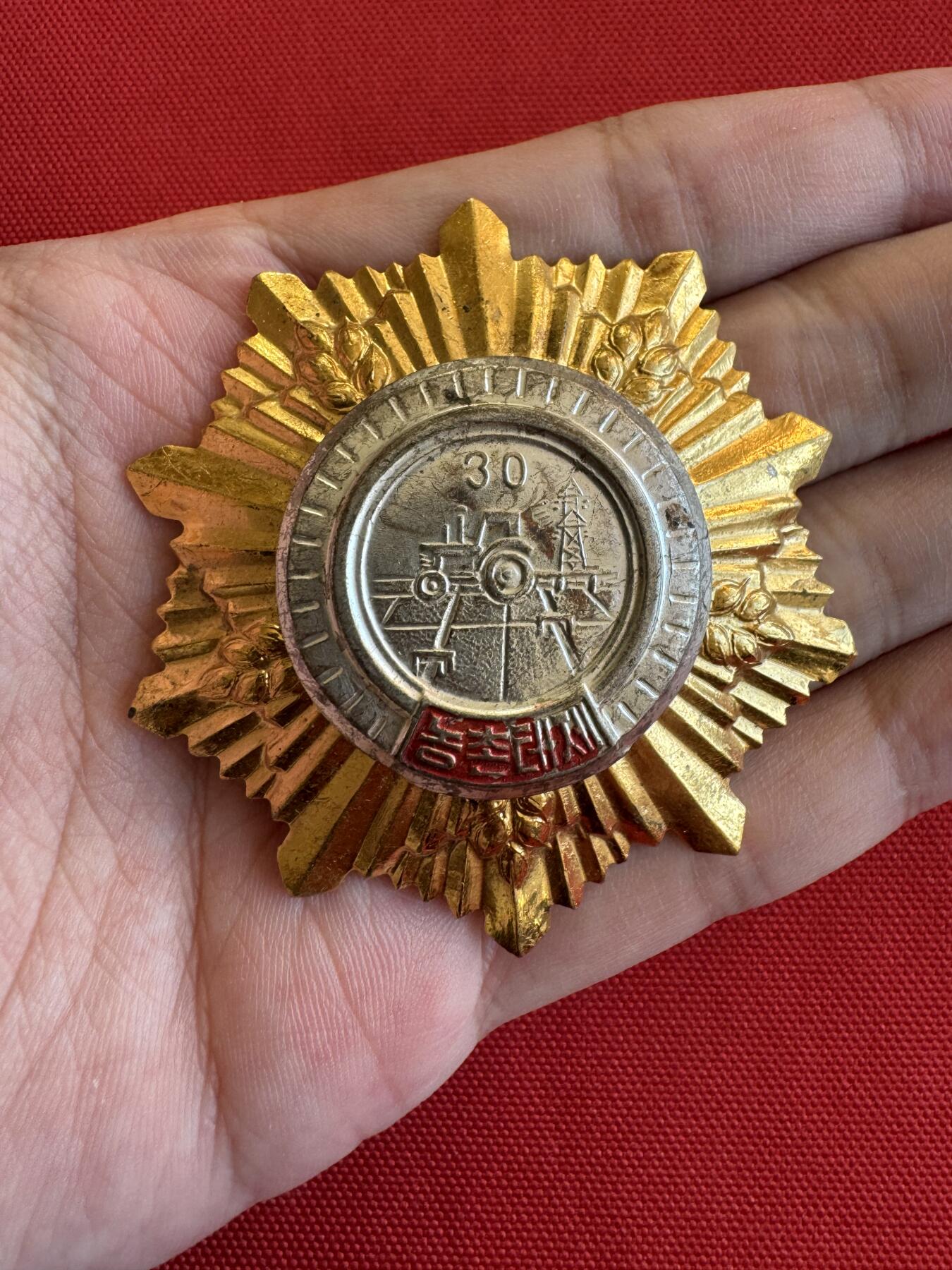 五哥徽章群   11号周二晚上八点4群联拍