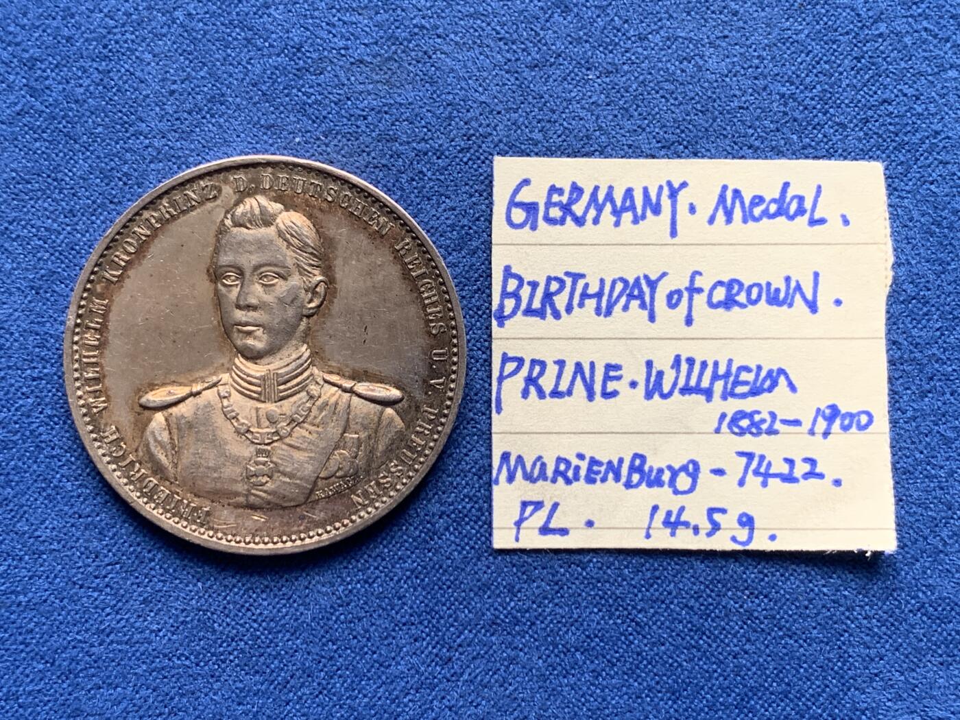《竞宝斋》第437场 周日，周一2场连拍 （全场包邮） 1900年德国威廉皇储成年礼纪念银章，弗里德里希·威廉·维克多·奥古斯特·恩斯特，德皇威廉二世之子，德意志帝国和普鲁士王国的末代皇储、霍亨索伦家族首领。重约：14.5克，33.1mm。发行量稀少，人物图案、铭文雕刻精细。