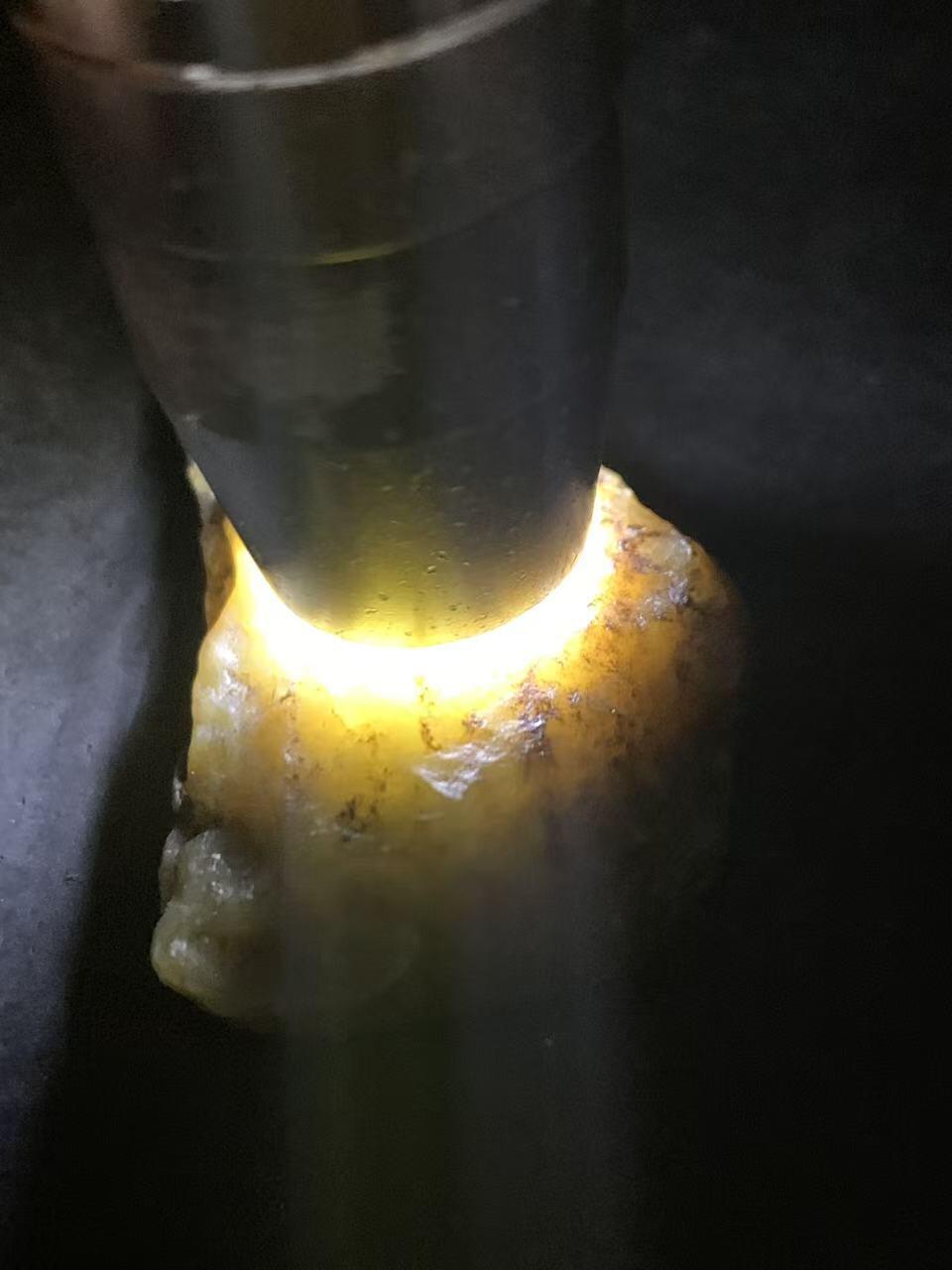 新疆戈壁风化纹和田玉青玉原石一颗