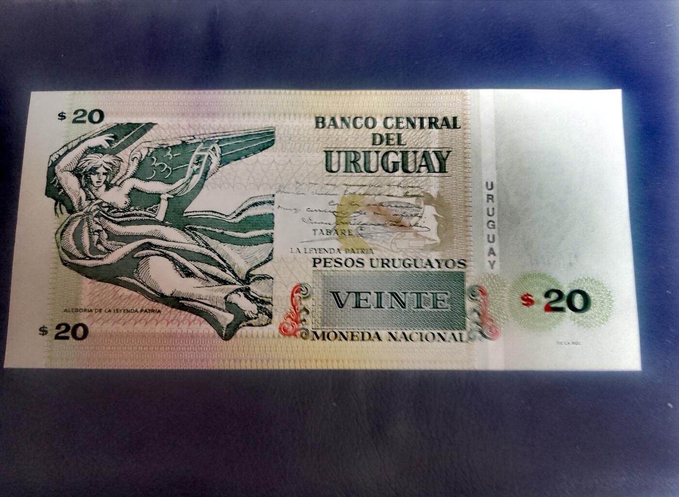 全新乌拉圭2011年20比索靓品纸币