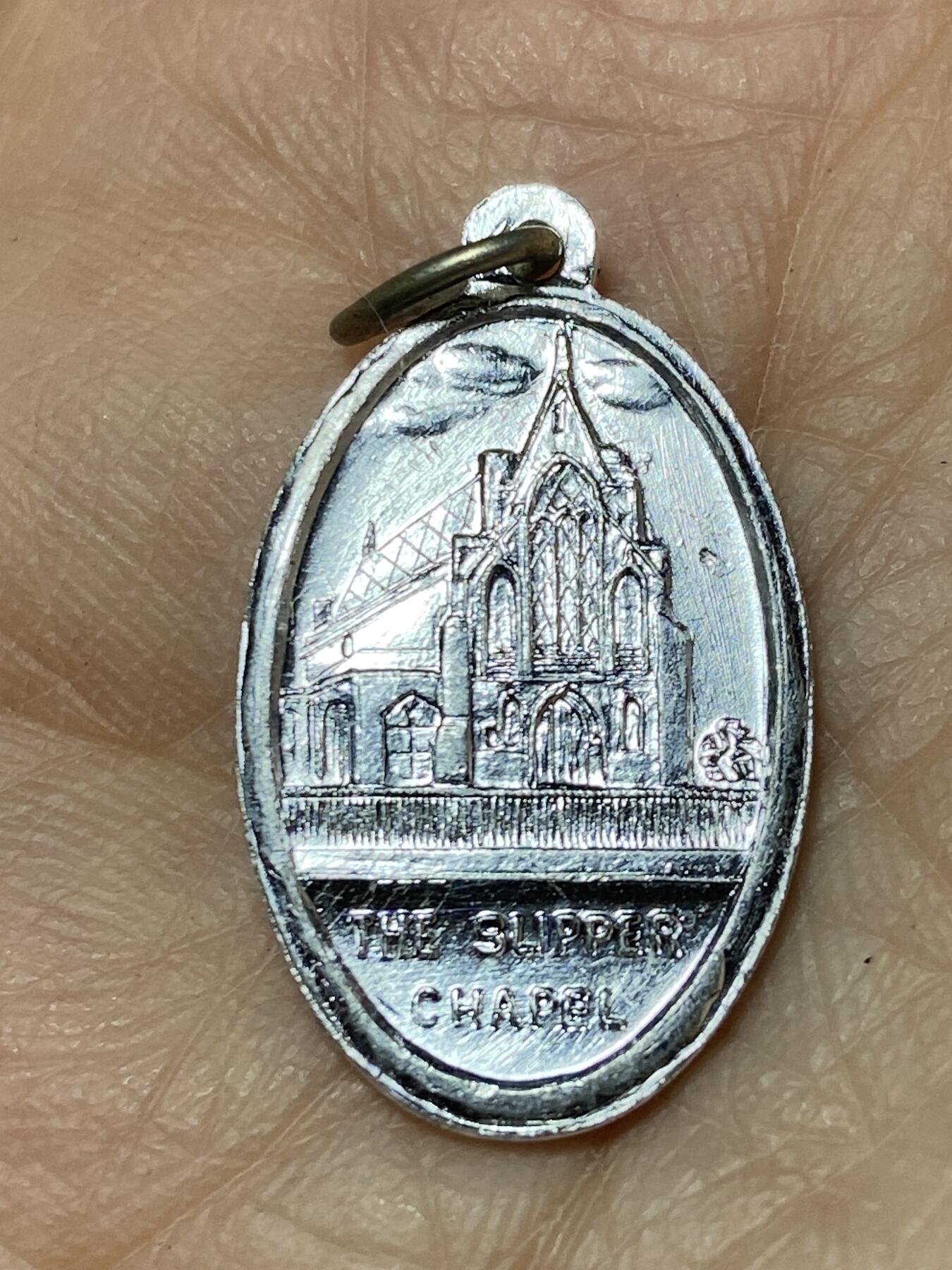 2025年第一百二十七场(总第一百五十三场）外国好品章牌、散币(免佣金) 宗教圣牌，重1克