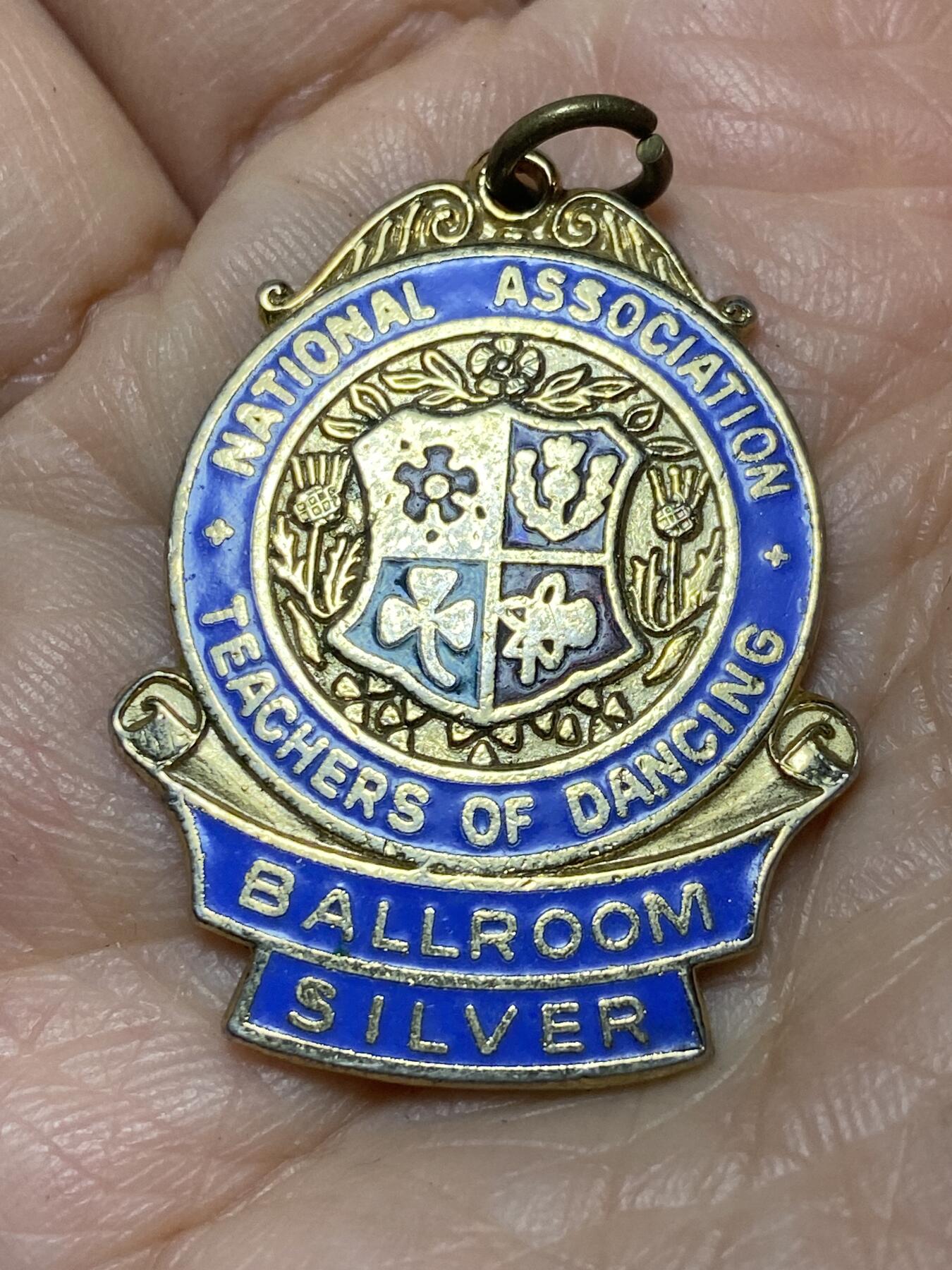 2025年第一百二十七场(总第一百五十三场）外国好品章牌、散币(免佣金)