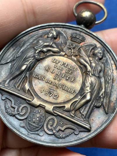 《竞宝斋》第437场 周日，周一2场连拍 （全场包邮） 1872年比利时布鲁塞尔七月节银质奖章 带环重约32.2克 47.5mm