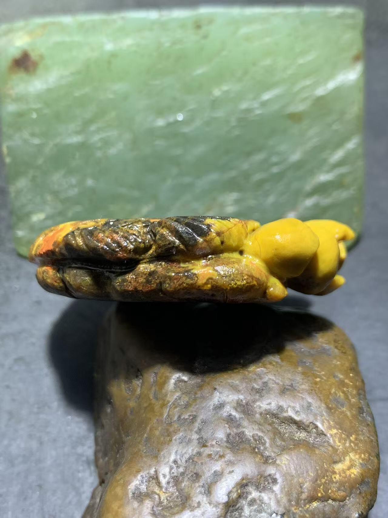 精美亚光战国红玛瑙手工俏色巧雕龙鱼莲花平安扣，（吊坠）一个