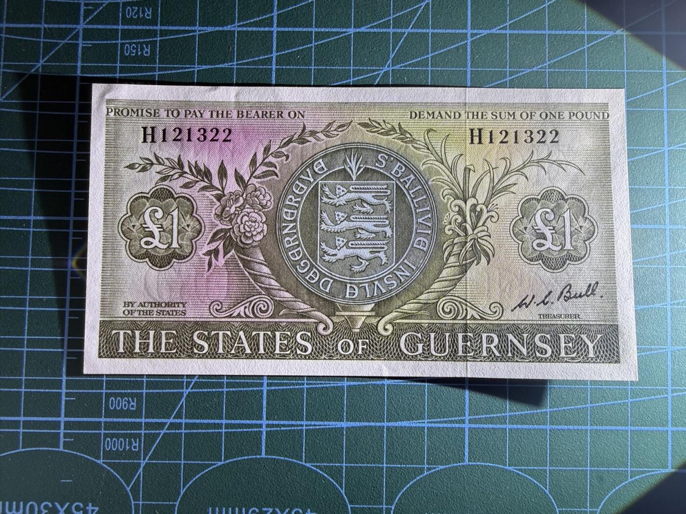 【炜奕收藏】，第五十期 1969年根西岛1镑，UNC-品相，轻微压痕，号码无47全小号