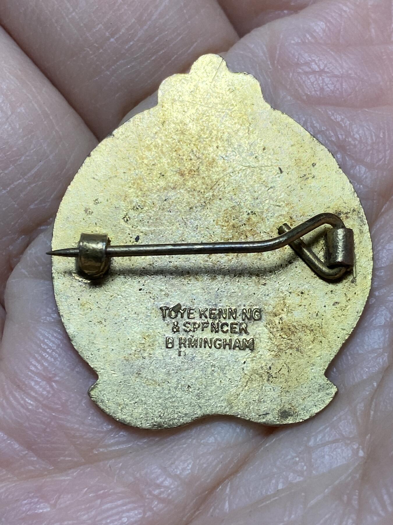 2025年第一百二十七场(总第一百五十三场）外国好品章牌、散币(免佣金) 珐琅彩–英国🇬🇧北约克郡保龄球协会三人制赛事奖牌，重9.47克