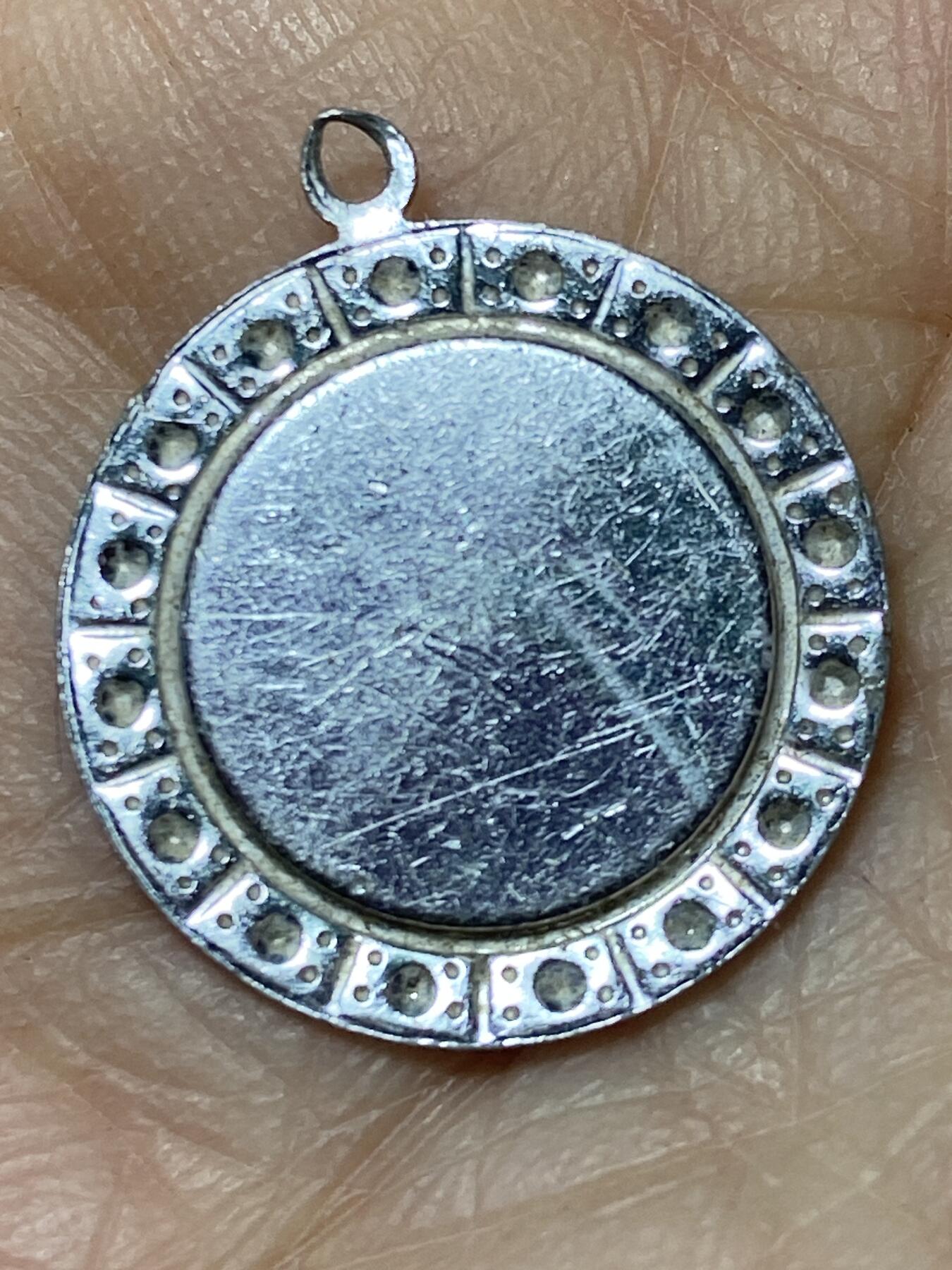 2025年第一百二十七场(总第一百五十三场）外国好品章牌、散币(免佣金) 圣克里斯托弗宗教圣牌，重1.11克