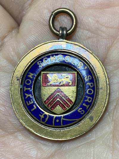 2025年第一百二十七场(总第一百五十三场）外国好品章牌、散币(免佣金) - 英国🇬🇧伊顿公学体育赛事奖牌(1931年13岁组100码赛跑第三名，获奖者M.PAGE)，重9.75克