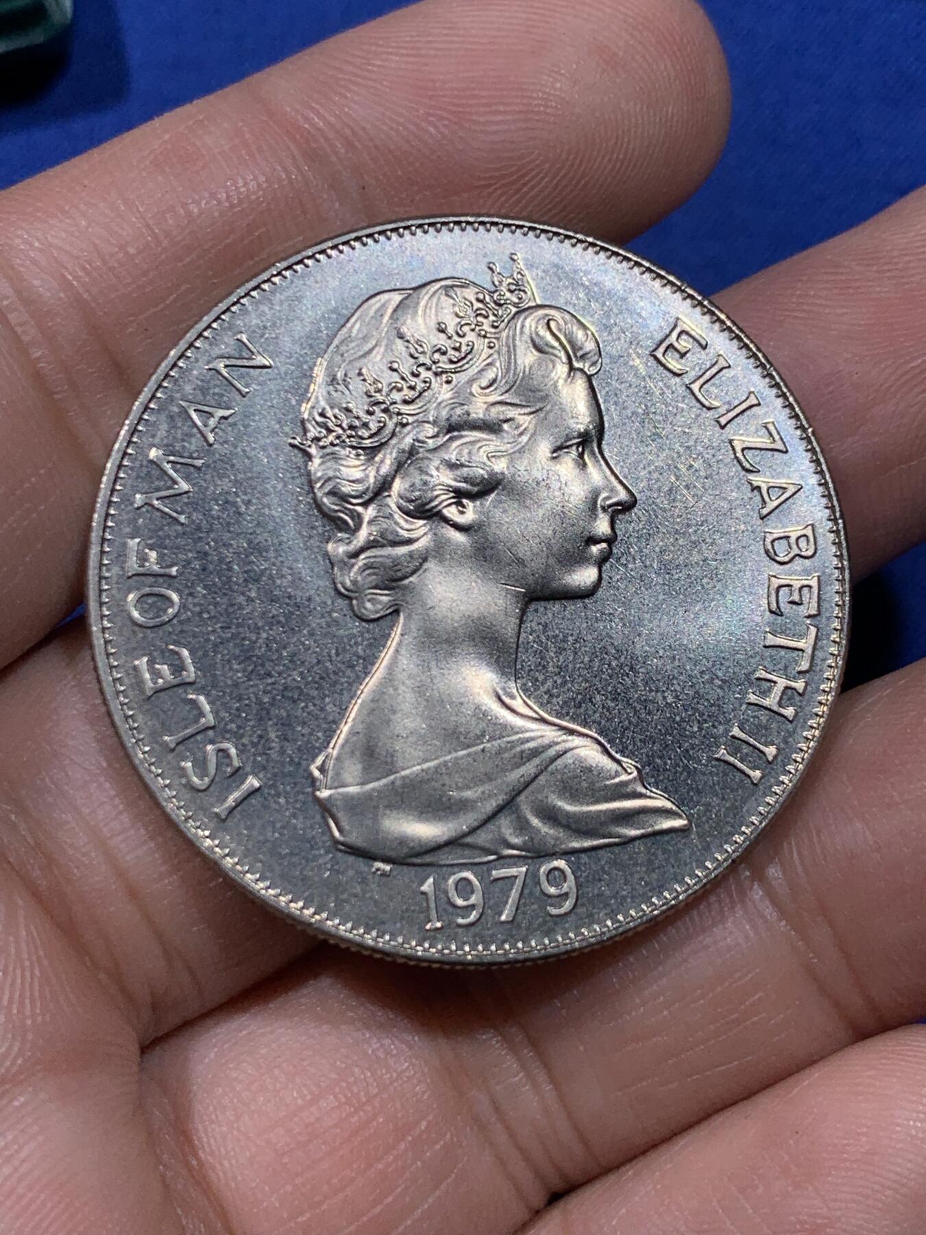 《竞宝斋》第437场 周日，周一2场连拍 （全场包邮） 1979年马恩岛货币300周年1克朗纪念币 带盒