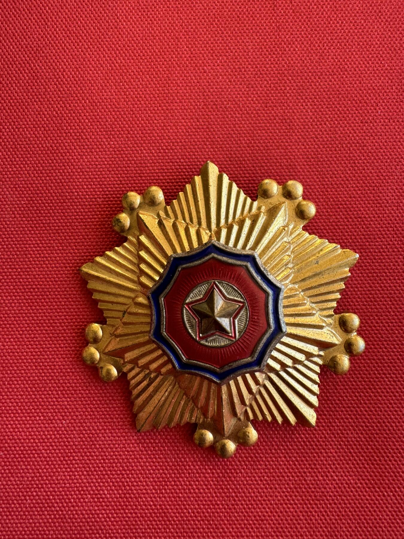 五哥徽章群   11号周二晚上八点4群联拍 朝鲜一级国旗