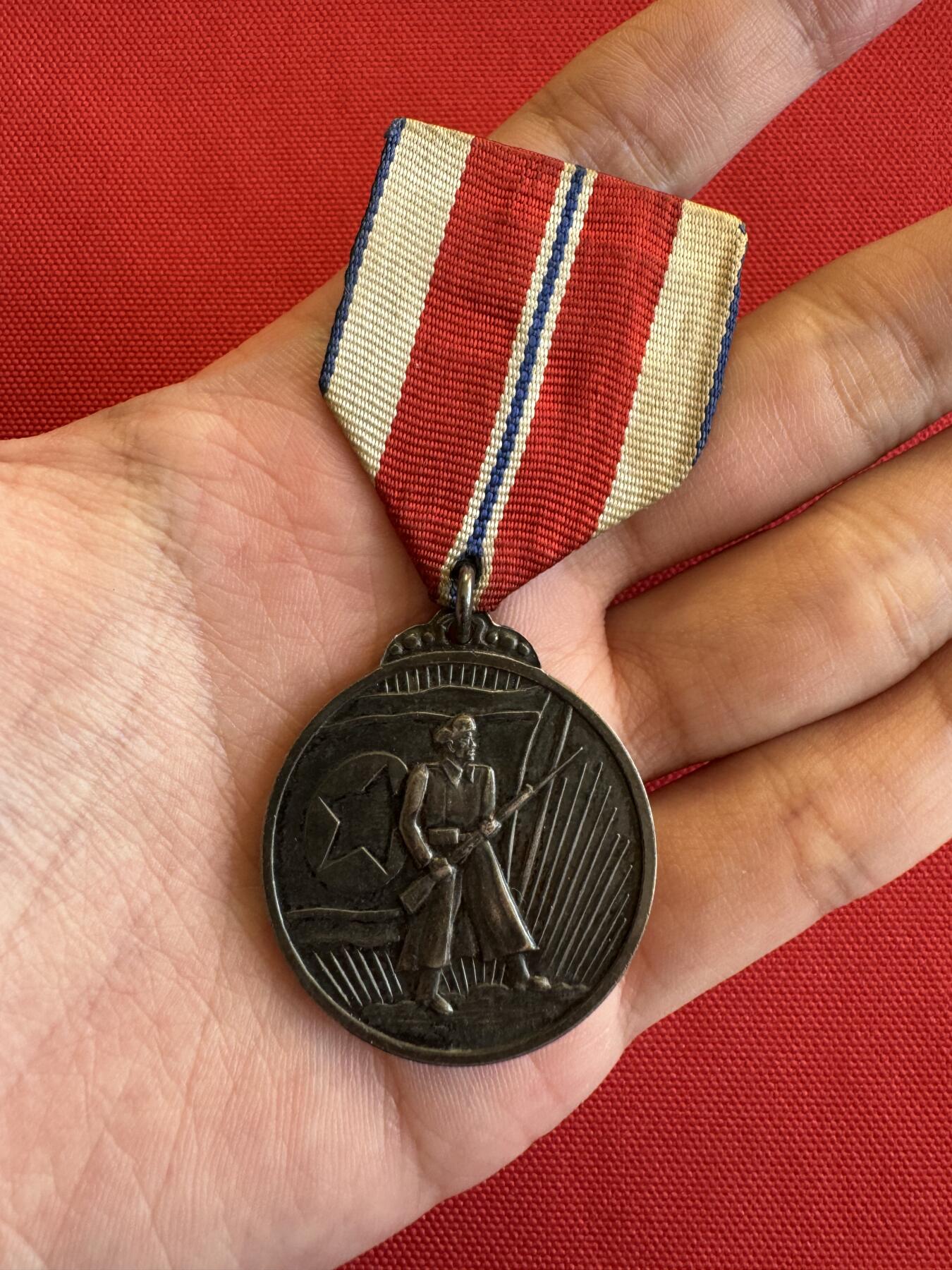 五哥徽章群   11号周二晚上八点4群联拍 银章