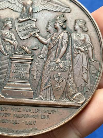 《竞宝斋》第437场 周日，周一2场连拍 （全场包邮） 拿破仑三世1864年1月9日法学院重开典礼 纪念大铜章 252克 81mm 蜜蜂铜标 美品