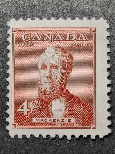 洪涛臻品批发群 精选邮票限时拍卖第1164期  - 加拿大1952年 建筑承包商出身的加拿大第二任总理亚历山大·麦肯齐 新票, 精美雕刻版, 原胶完美润亮 相当难得的品相, 漂亮！ 【作为加拿大国父约翰·亚历山大·麦克唐纳的政治对手而闻名,他为人诚实的无懈可击,而且笃信宗教,但饱受同僚出卖和对手的攻击】