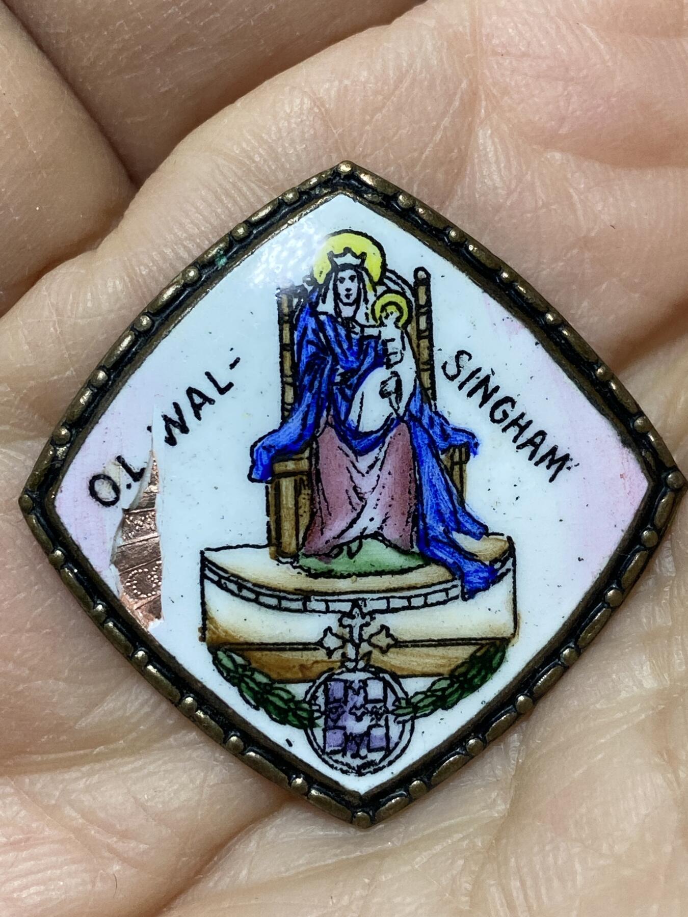 2025年第一百二十七场(总第一百五十三场）外国好品章牌、散币(免佣金) 疑似银制珐琅彩–圣母抱子宗教胸章，重5克