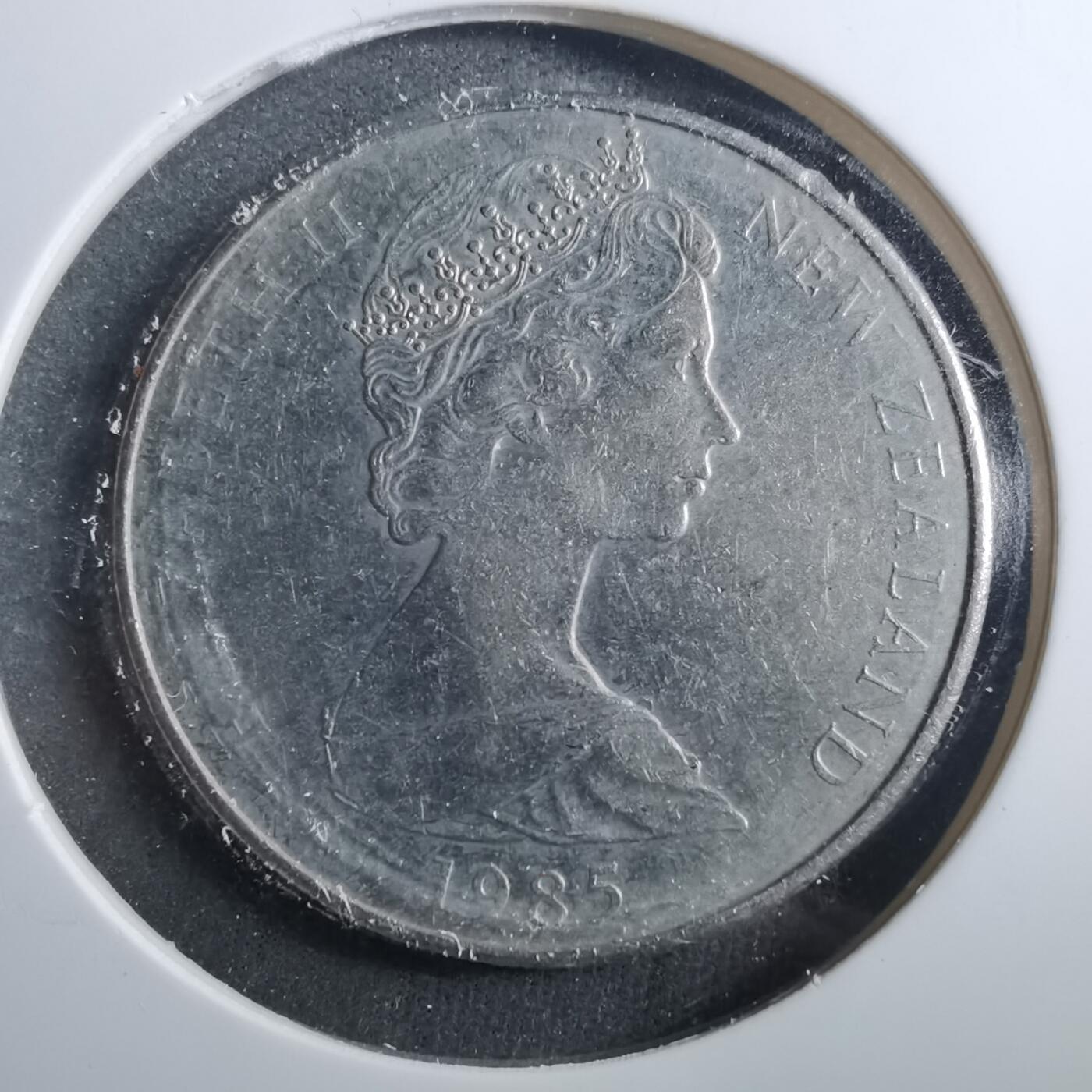 沼泽如烟--第899场 新西兰1985年20分浅雕版