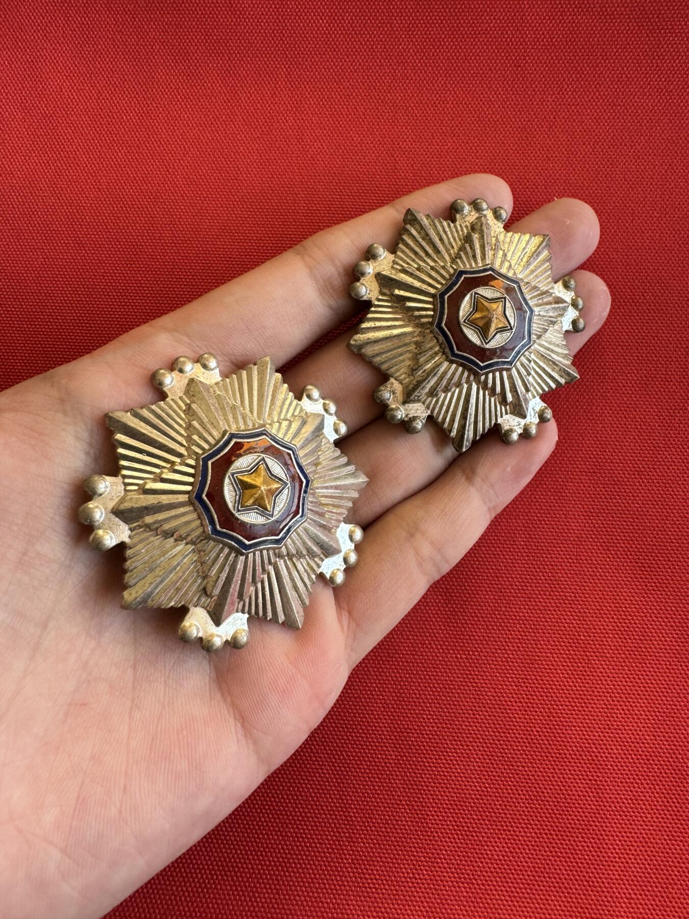 五哥徽章群   11号周二晚上八点4群联拍 朝鲜三级国旗