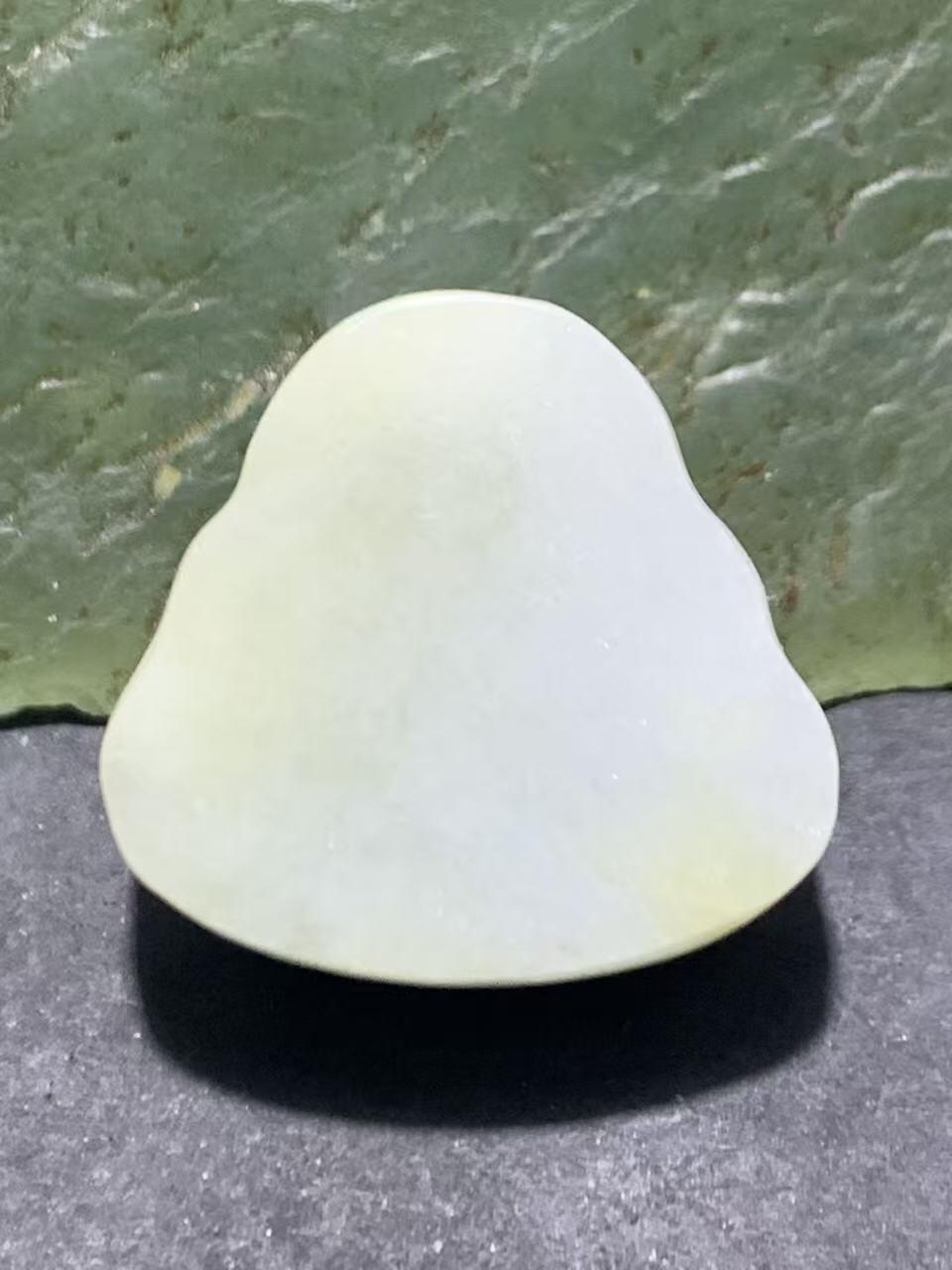 天然A货糯种翡翠雕刻通货弥勒佛吊坠一个！