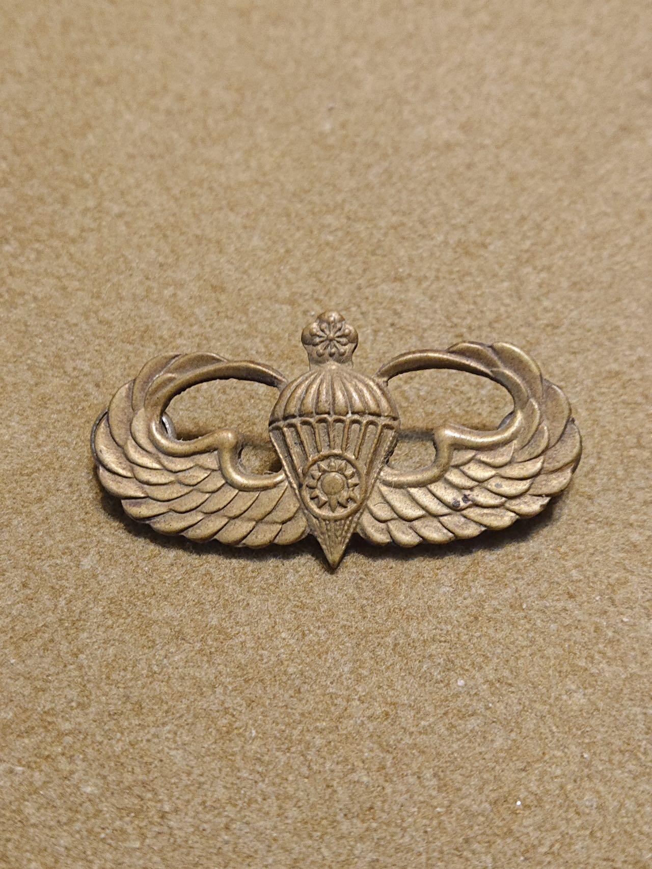 【第壹場】近代勋奖章徽章服饰杂项专场 民国伞兵胸标