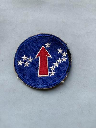 盛世勋华——号角文化勋章邮票专场拍卖第288期 - 美国陆军太平洋司令部臂章 早期品种，美国陆军太平洋司令部（简称USARPAC），它是美军印度洋 - 太平洋司令部的陆军组成部分，其历史可追溯至1898年，1947年正式被命名为美国陆军太平洋司令部，总部相关力量依托夏威夷的薛夫特堡、斯科菲尔德军营等设施展开部署，负责指挥阿拉斯加、夏威夷、日本等地的现役陆军及陆军预备役部队，开展军事训练以保障部队能适配印太地区的各类军事行动与和平时期的军事协作