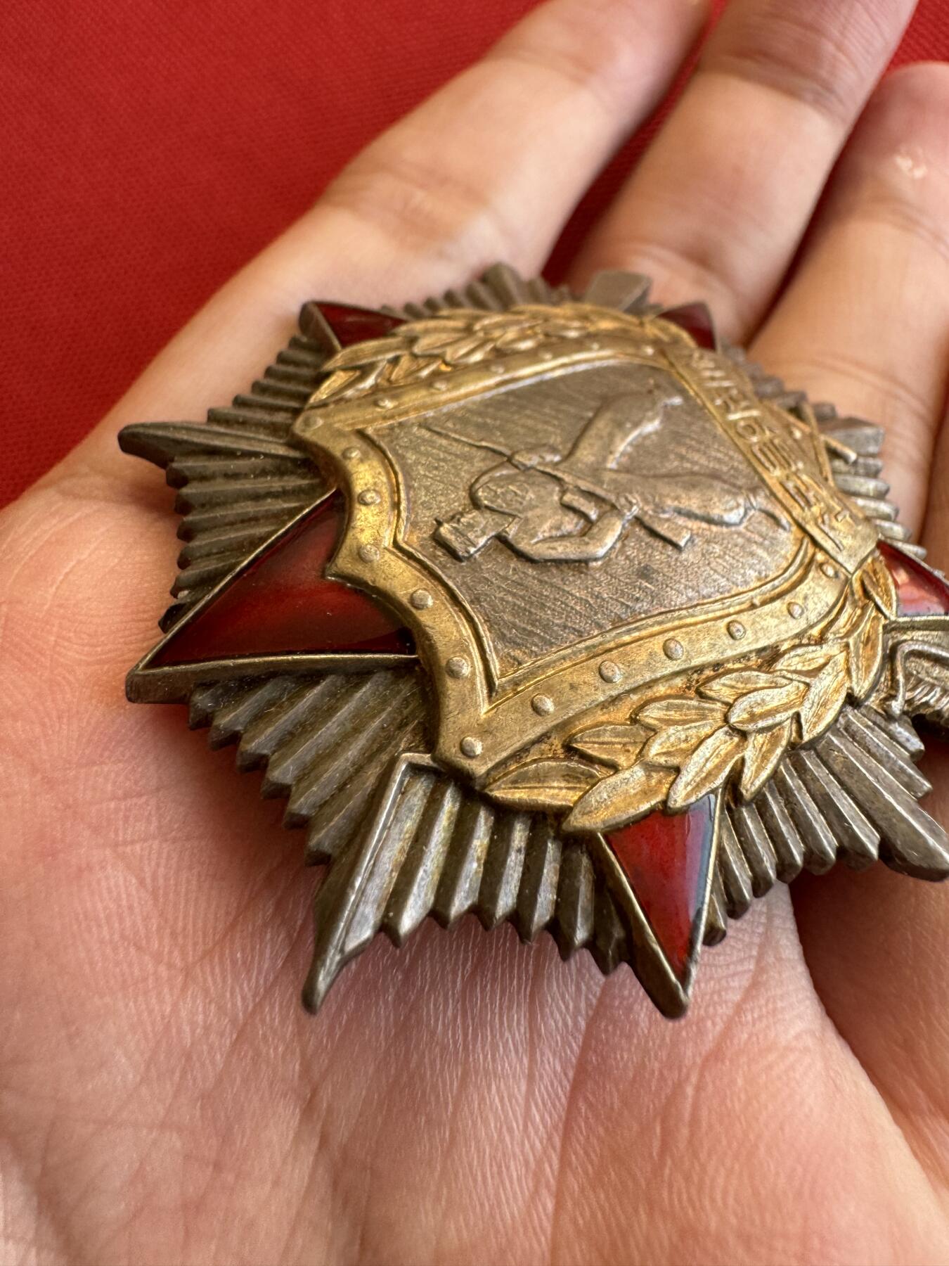 五哥徽章群   11号周二晚上八点4群联拍 银章