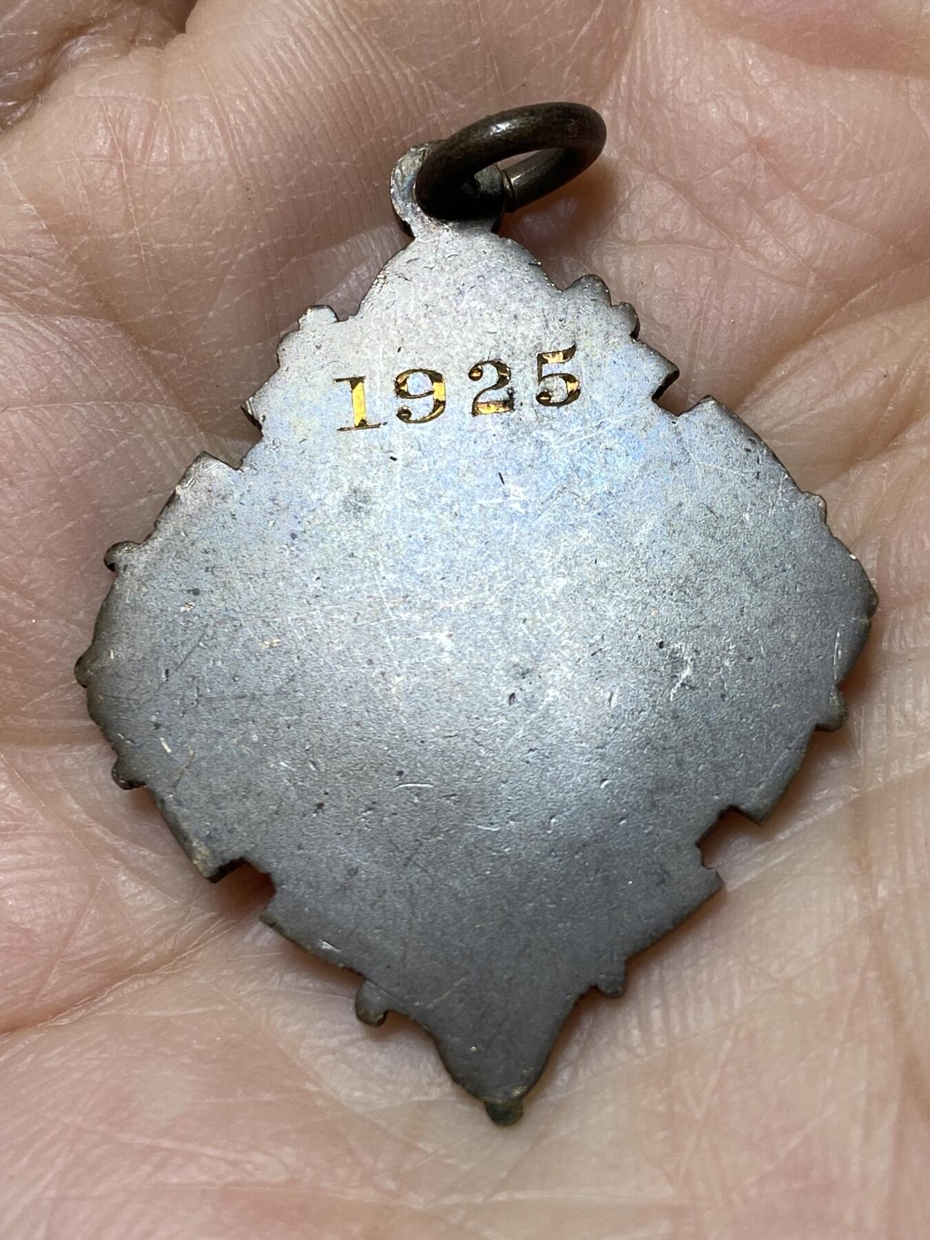 2025年第一百二十七场(总第一百五十三场）外国好品章牌、散币(免佣金) 英国🇬🇧1925年某机构企业杯赛事奖牌，重9克