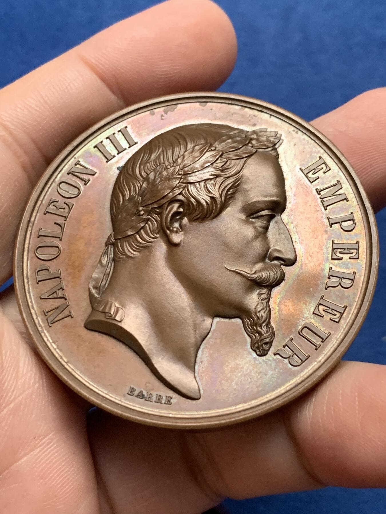 《竞宝斋》第437场 周日，周一2场连拍 （全场包邮） 1864年拿破仑三世农业铜章 好品 带盒 蜜蜂铜标 59.3克 50.5mm