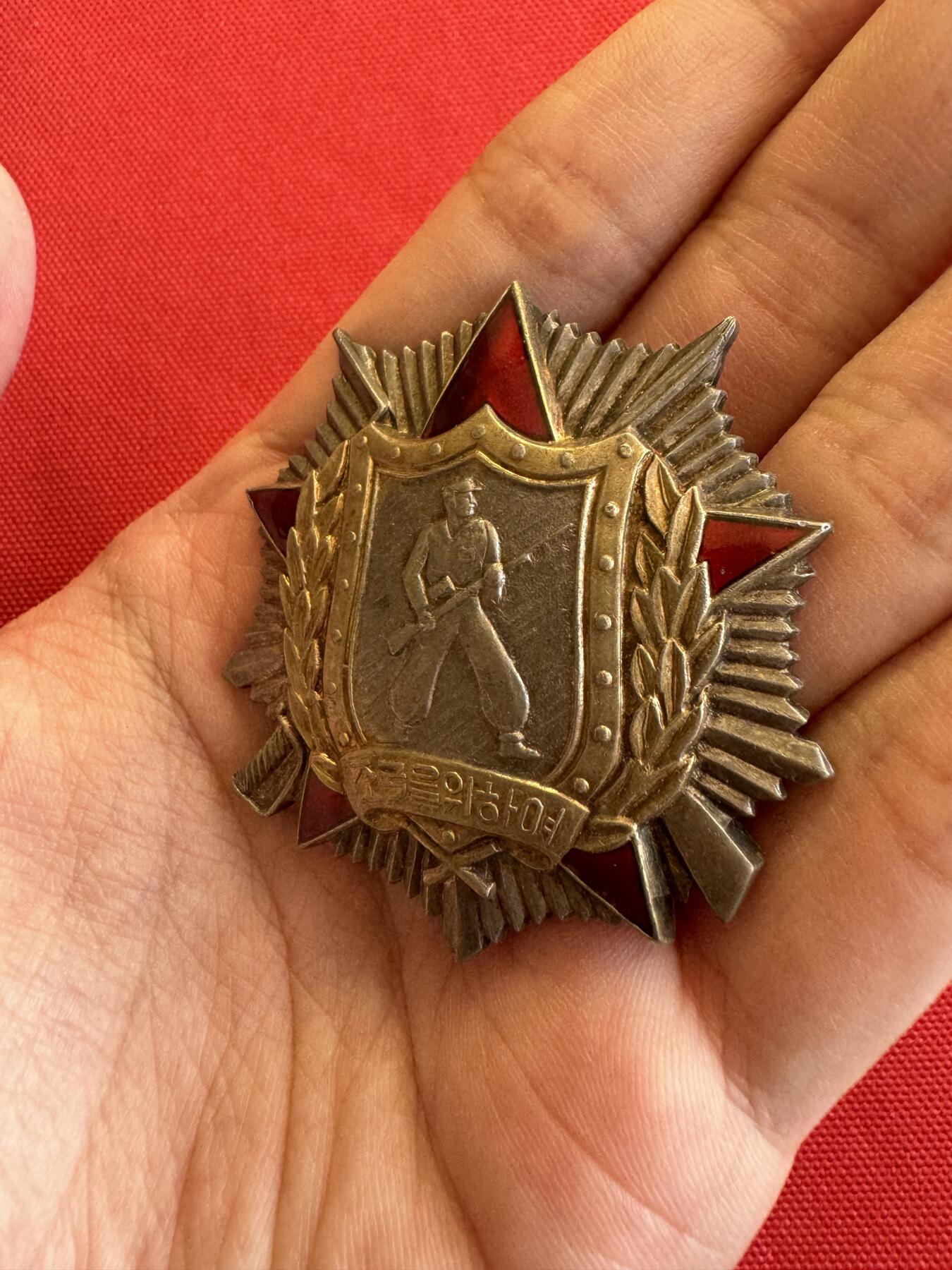 五哥徽章群   11号周二晚上八点4群联拍 银章