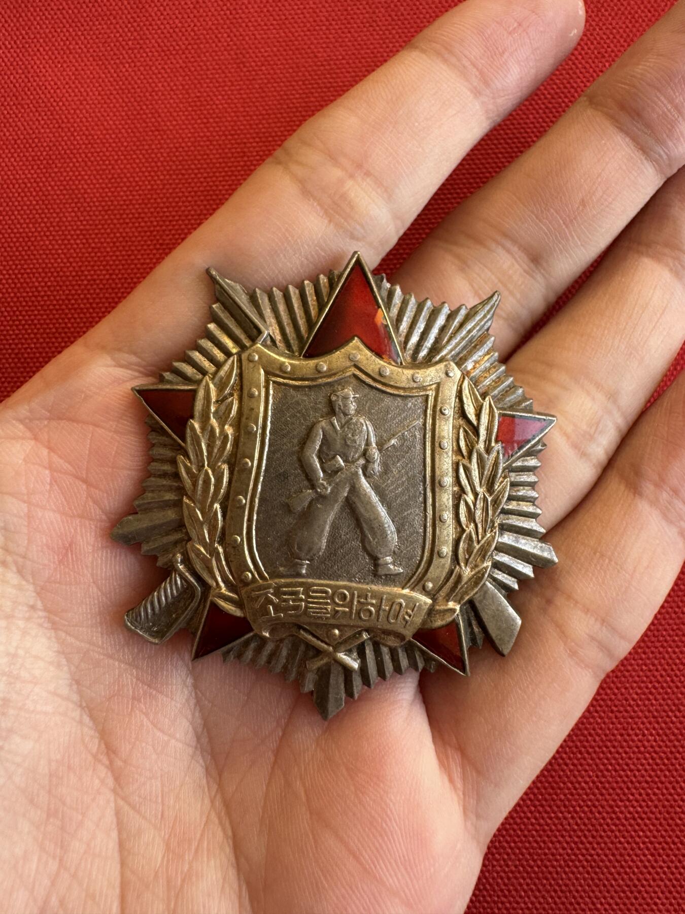 五哥徽章群   11号周二晚上八点4群联拍 银章