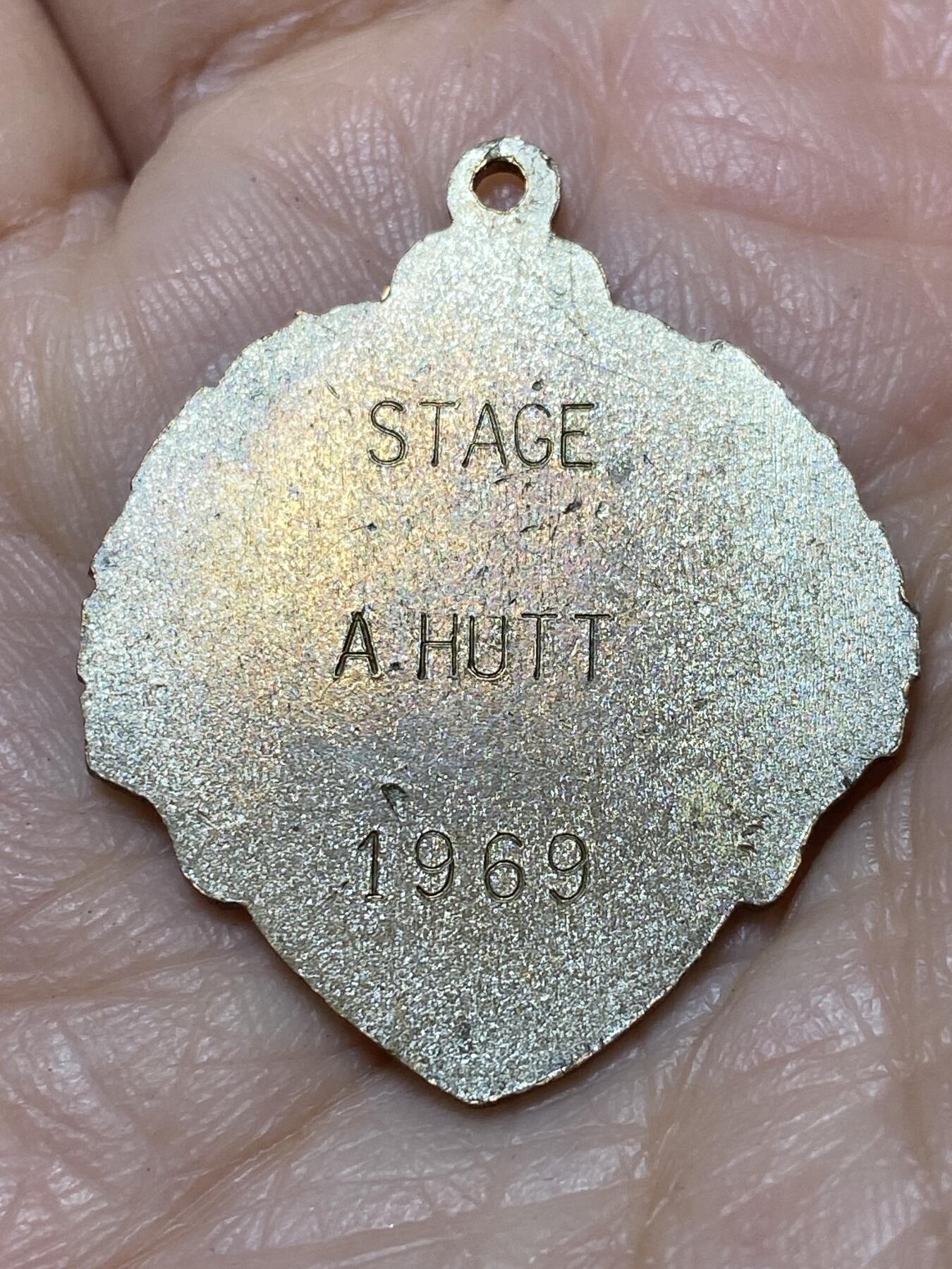 2025年第一百二十七场(总第一百五十三场）外国好品章牌、散币(免佣金) 国际舞蹈教师协会幼儿芭蕾舞奖牌(1969年授予A·HUTT)，重7.16克