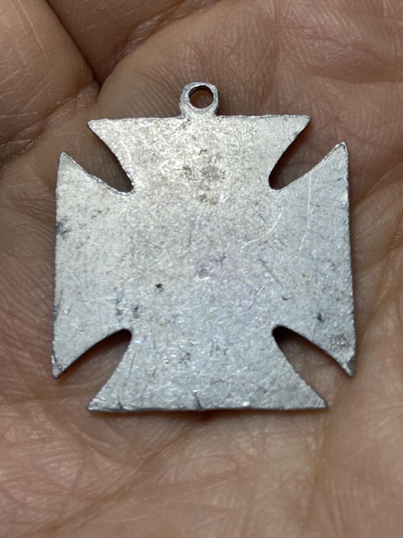 2025年第一百二十七场(总第一百五十三场）外国好品章牌、散币(免佣金) 牙齿健康宣传主题章牌，重1.77克