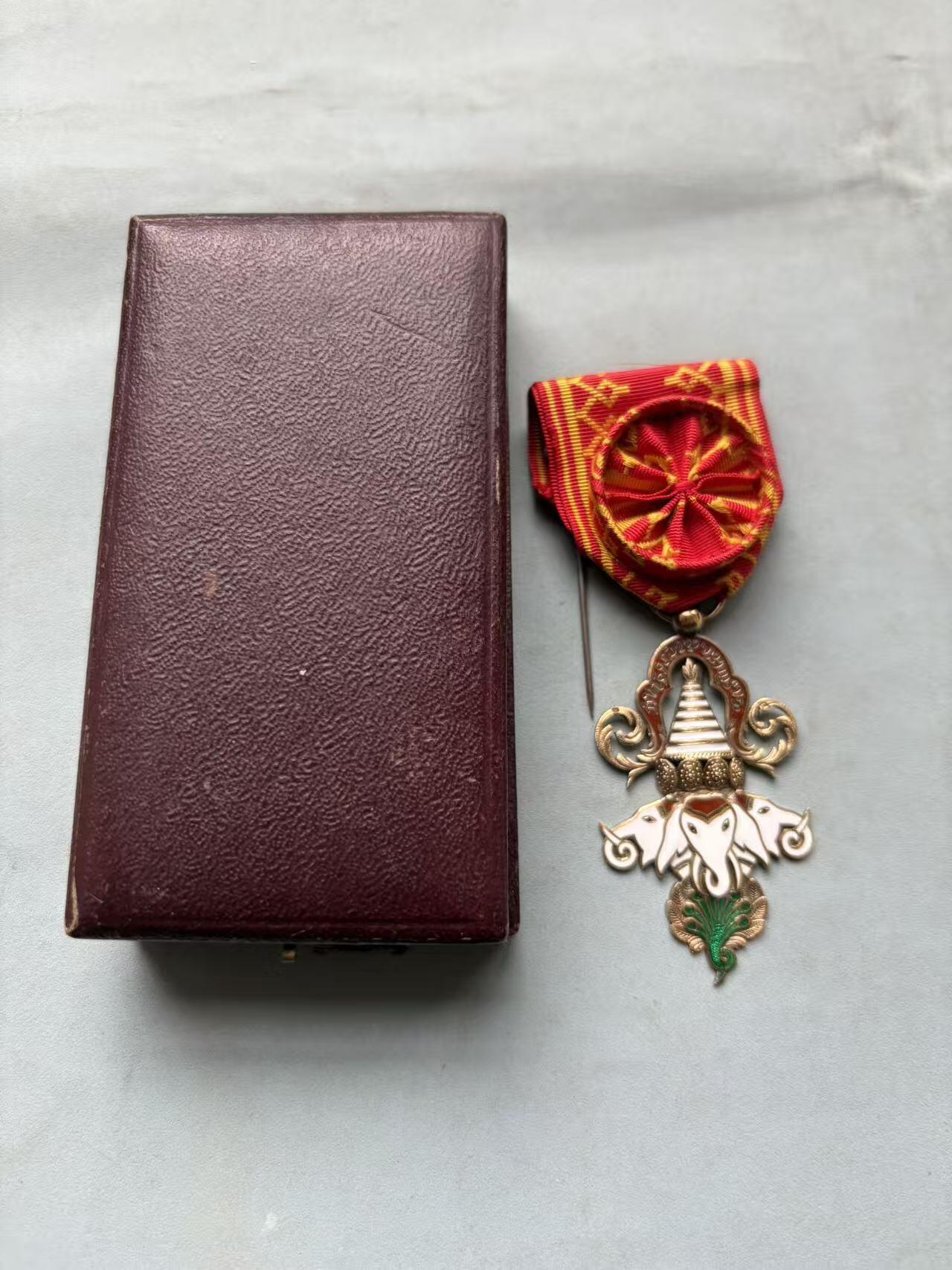 盛世勋华——号角文化勋章邮票专场拍卖第288期 老挝王国军官级万象及白伞勋章 带原盒 法国定制版 银制 少见