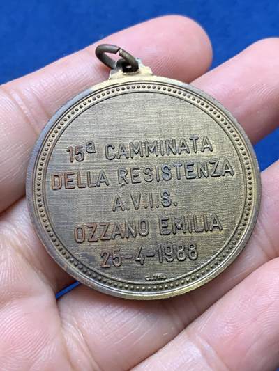 《竞宝斋》第437场 周日，周一2场连拍 （全场包邮） 意大利抵抗运动志愿者协会--第15届抵抗运动行军纪念章 27.1克 42.2mm