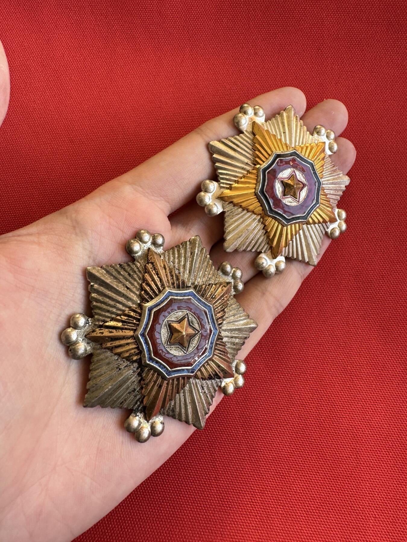 五哥徽章群   11号周二晚上八点4群联拍 朝鲜二级国旗