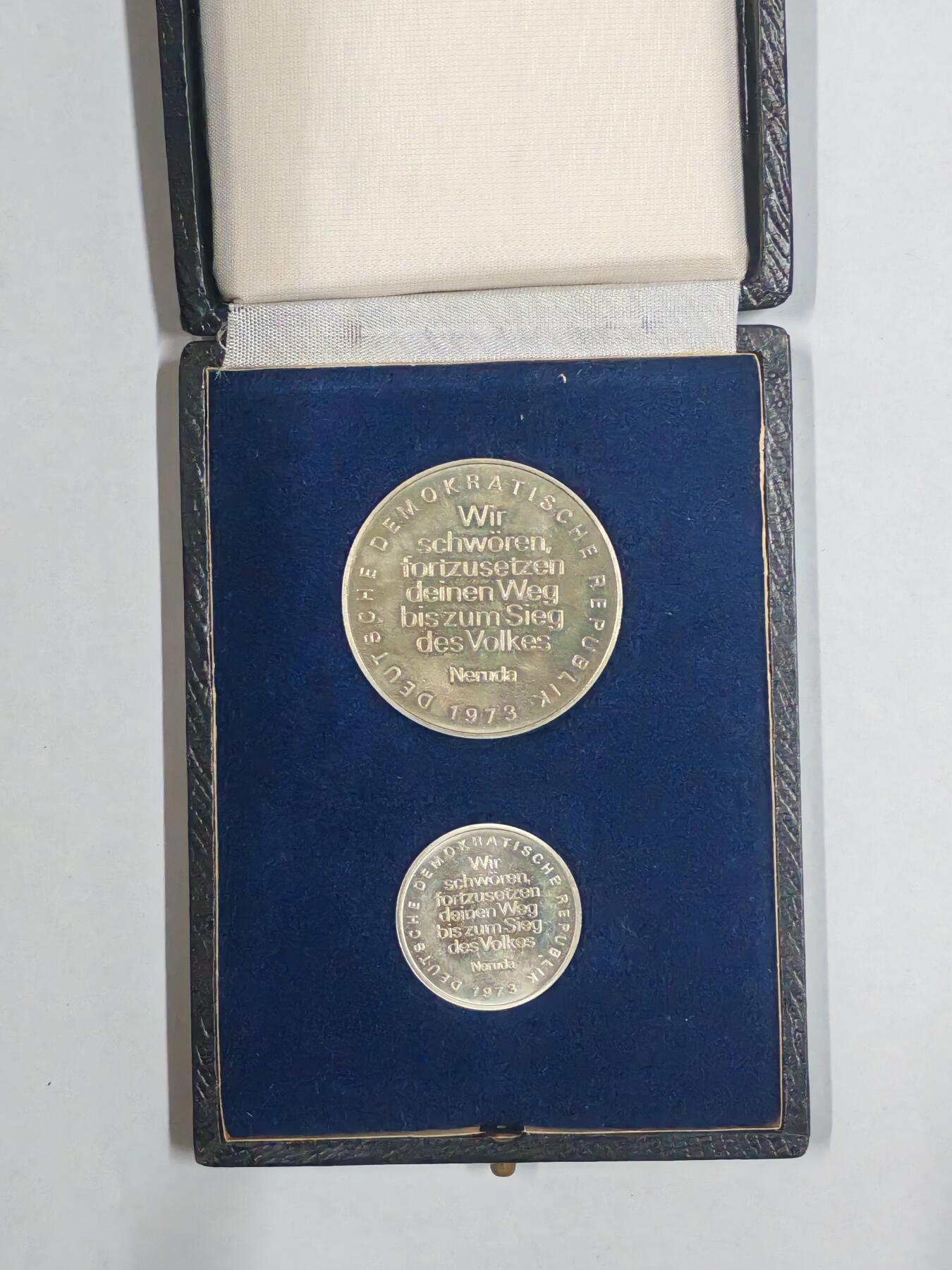 韵星假日精品2025秋季军品类拍卖会-- Rimey Holidays Boutique 2025 Autumn Militaria Sale 民主德国 为纪念智利诗人-诺贝尔文学奖得主巴勃罗·聂鲁达颁发纪念章一套