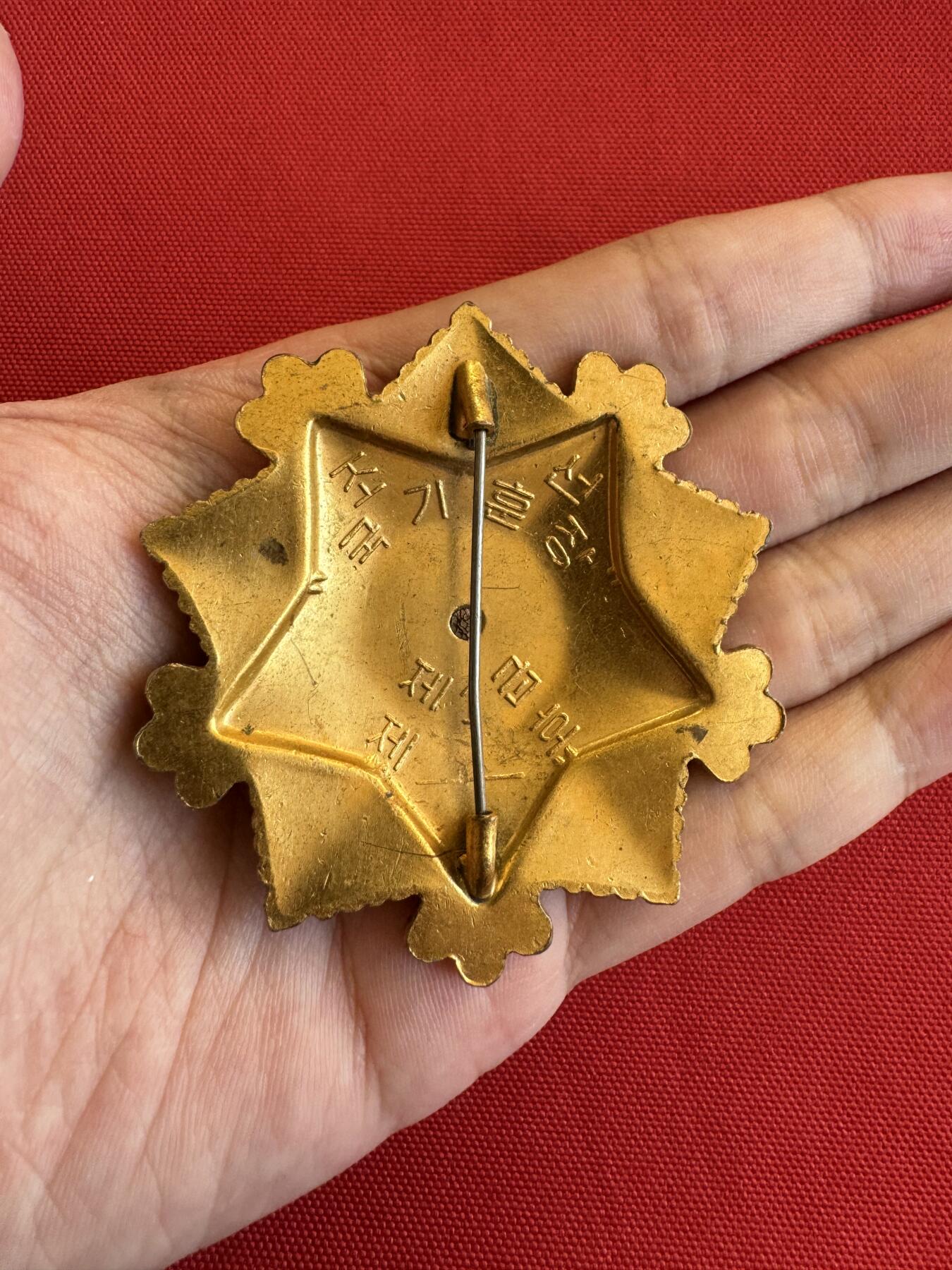 五哥徽章群   11号周二晚上八点4群联拍 朝鲜一级国旗