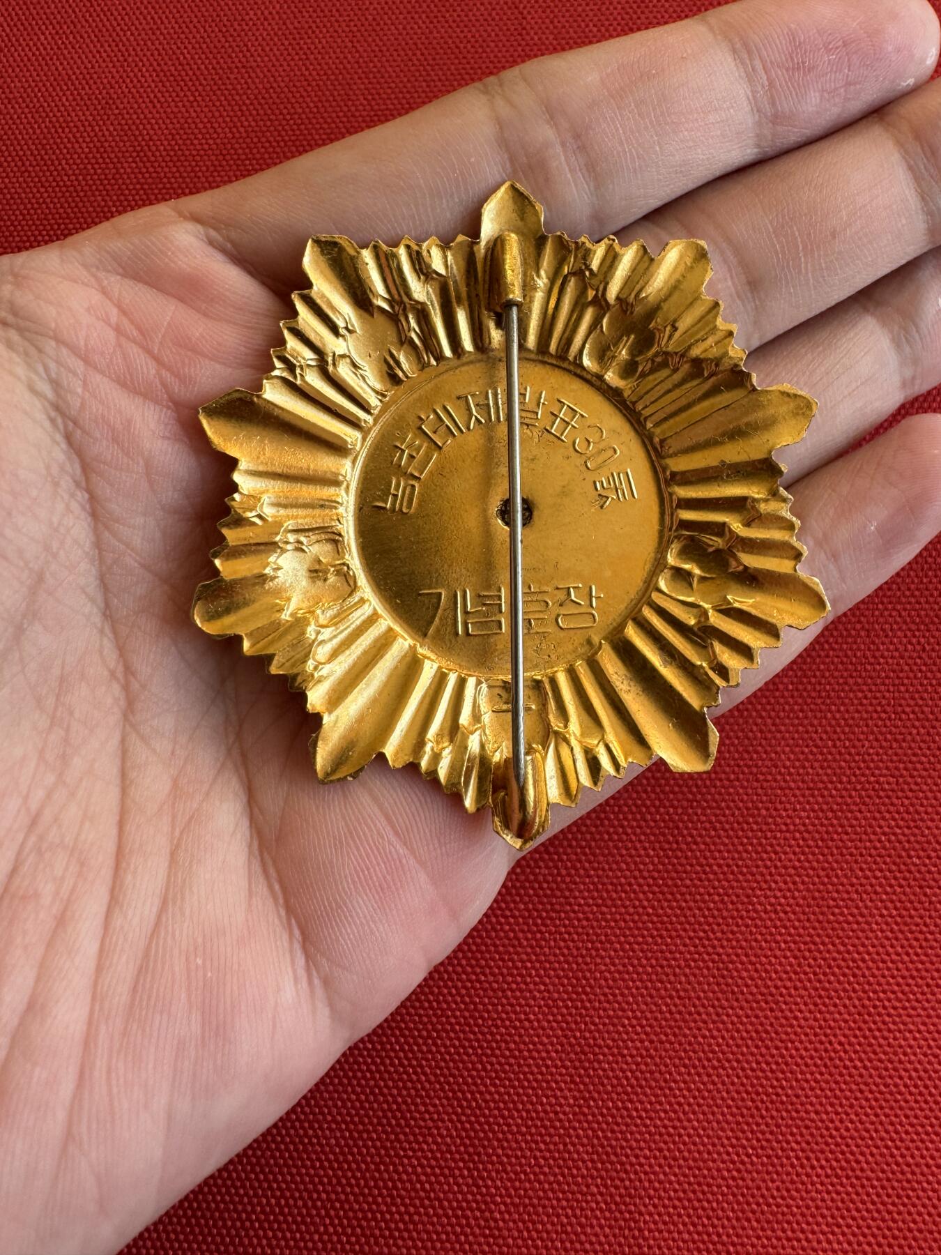 五哥徽章群   11号周二晚上八点4群联拍