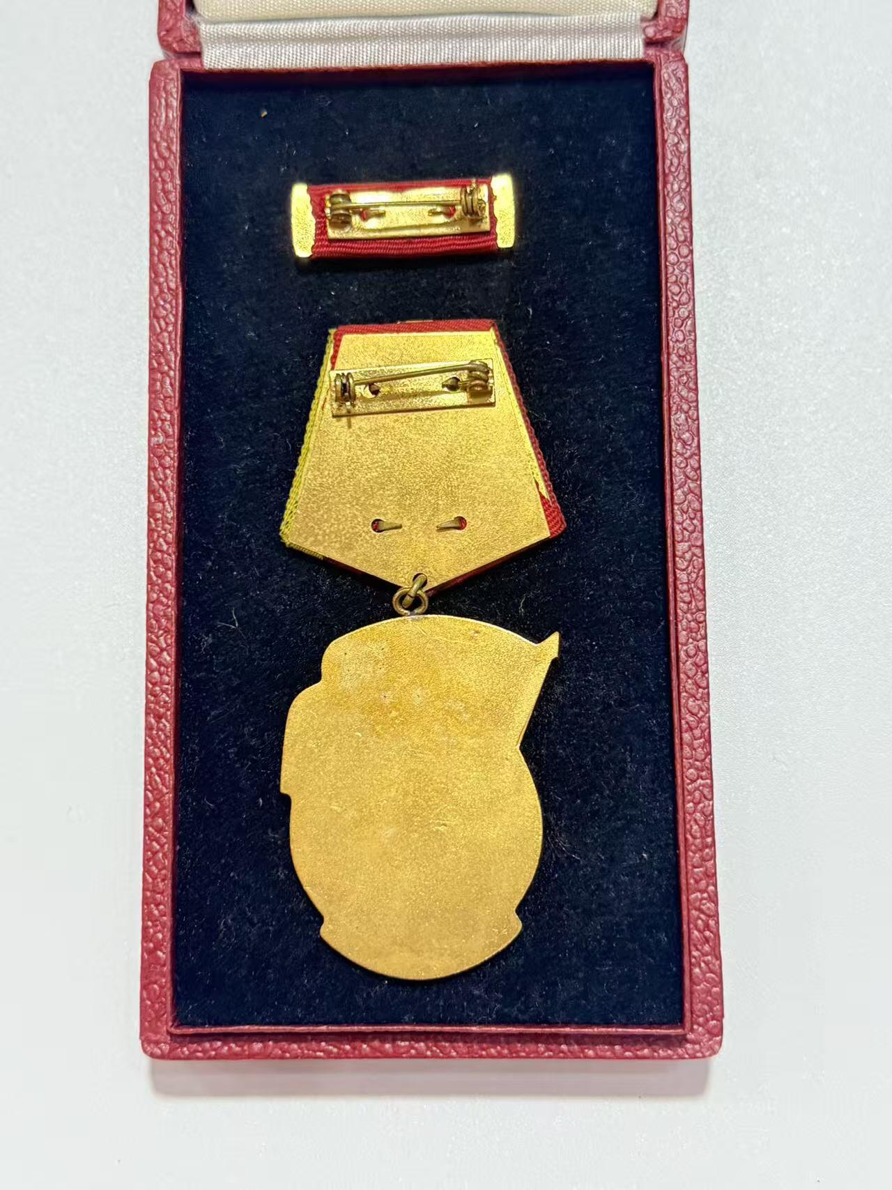 韵星假日精品2025秋季军品类拍卖会-- Rimey Holidays Boutique 2025 Autumn Militaria Sale 民主德国二级劳动红旗勋章带盒略