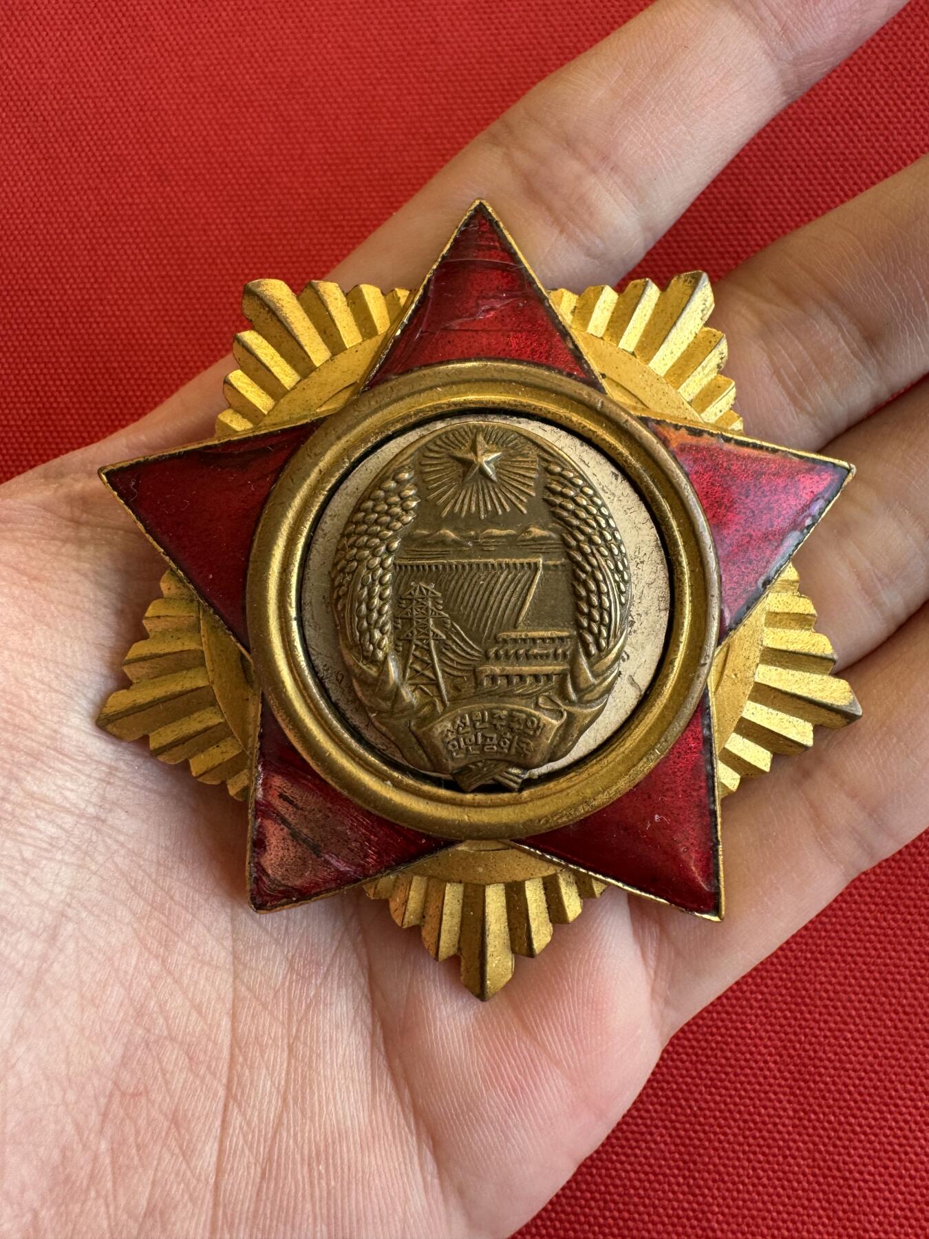 五哥徽章群   11号周二晚上八点4群联拍