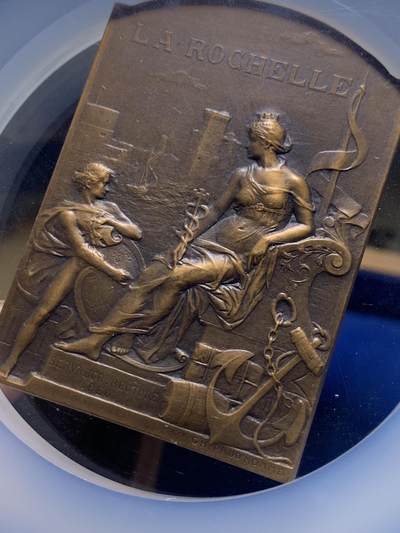 《竞宝斋》第437场 周日，周一2场连拍 （全场包邮） NGC MS65BN 超高分 G.H.Prud'Homme 普吕多姆  《法国拉罗谢尔市议会奖章》大铜章，少见品，45*63mm，丰饶角边铭，加大加厚盒。