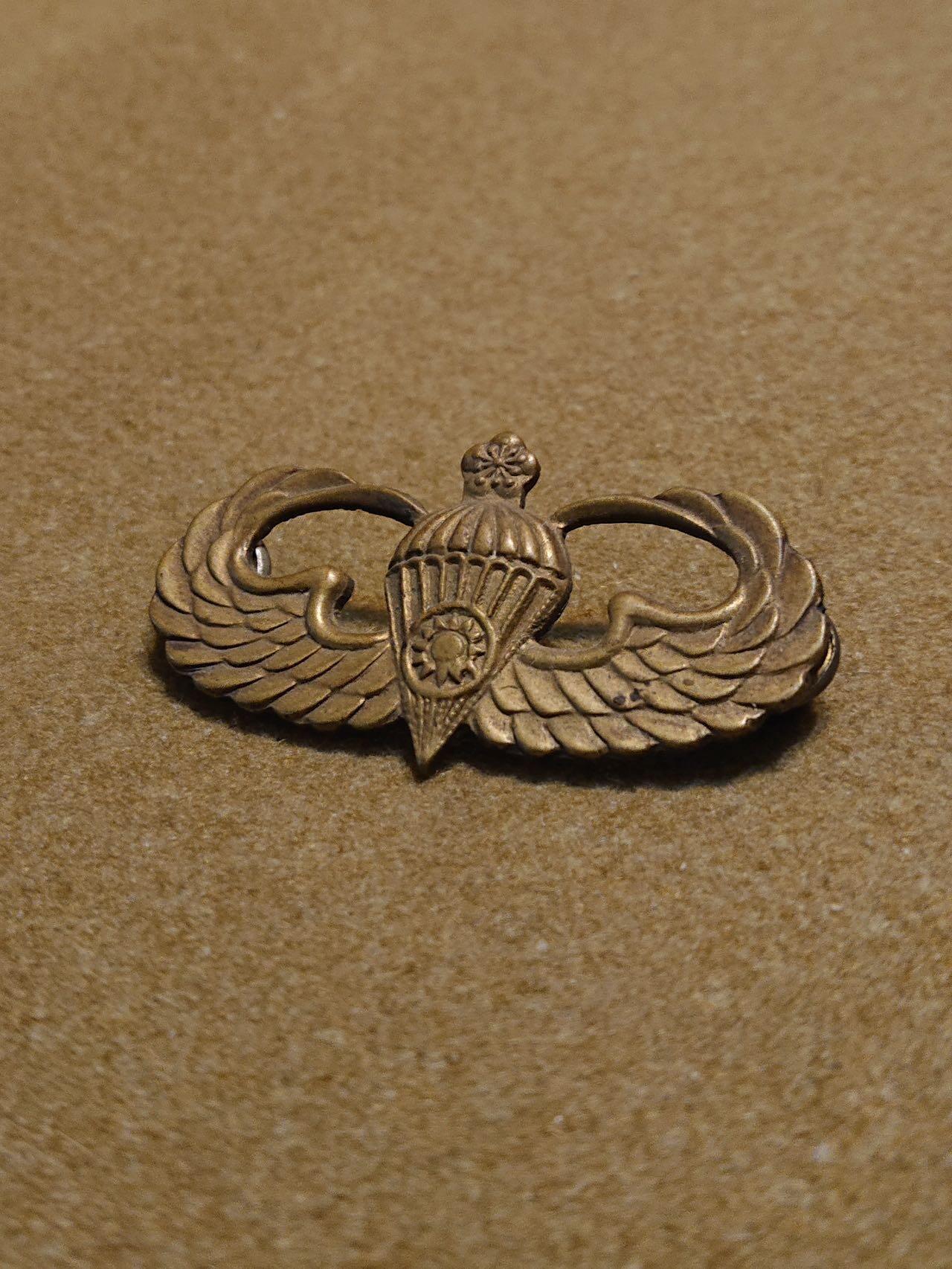 【第壹場】近代勋奖章徽章服饰杂项专场 民国伞兵胸标