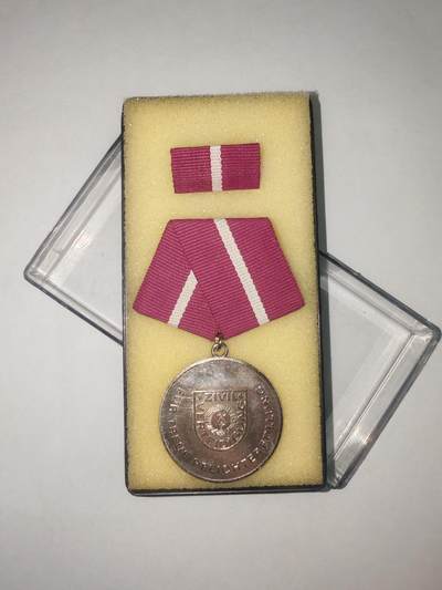 韵星假日精品2025秋季军品类拍卖会-- Rimey Holidays Boutique 2025 Autumn Militaria Sale - 民主德国银级忠诚服务奖章