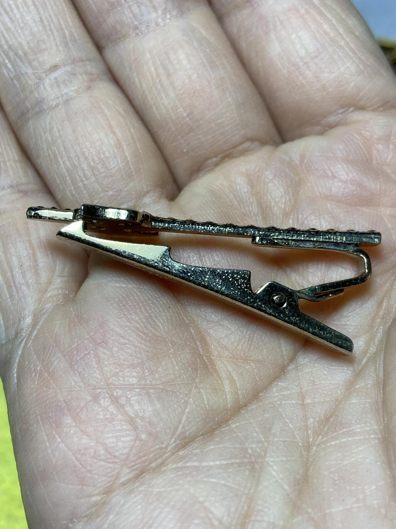 2025年第一百二十七场(总第一百五十三场）外国好品章牌、散币(免佣金) 英国斯特拉顿（Stratton）品牌领带夹，重3.78克