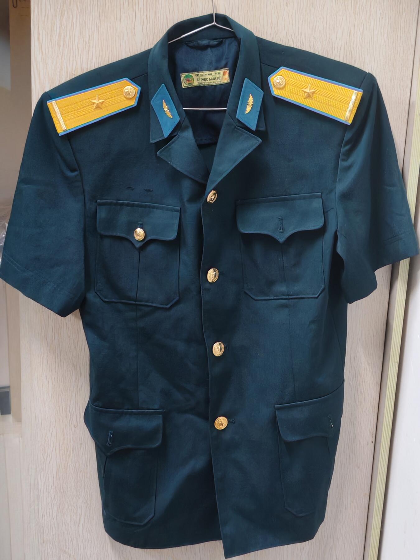 韵星假日精品2025秋季军品类拍卖会-- Rimey Holidays Boutique 2025 Autumn Militaria Sale 越南人民军空军少校k18夏季常服