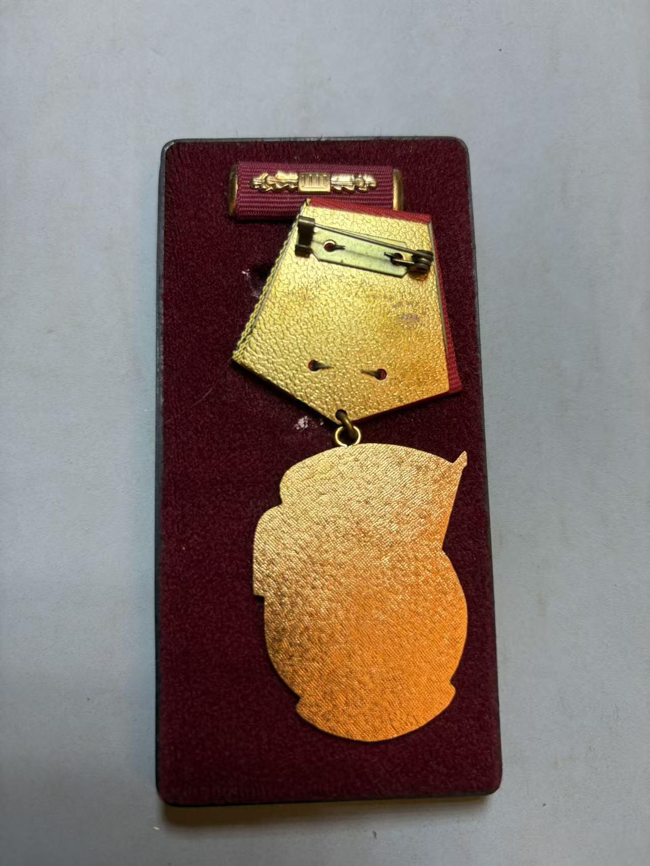 盛世勋华——号角文化勋章邮票专场拍卖第288期 东德三级劳动红旗勋章 带原盒