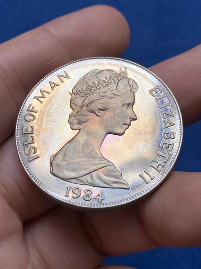 《竞宝斋》第437场 周日，周一2场连拍 （全场包邮） 英属马恩岛1984年洛杉矶夏季奥运会纪念1克朗 全新 38.5mm